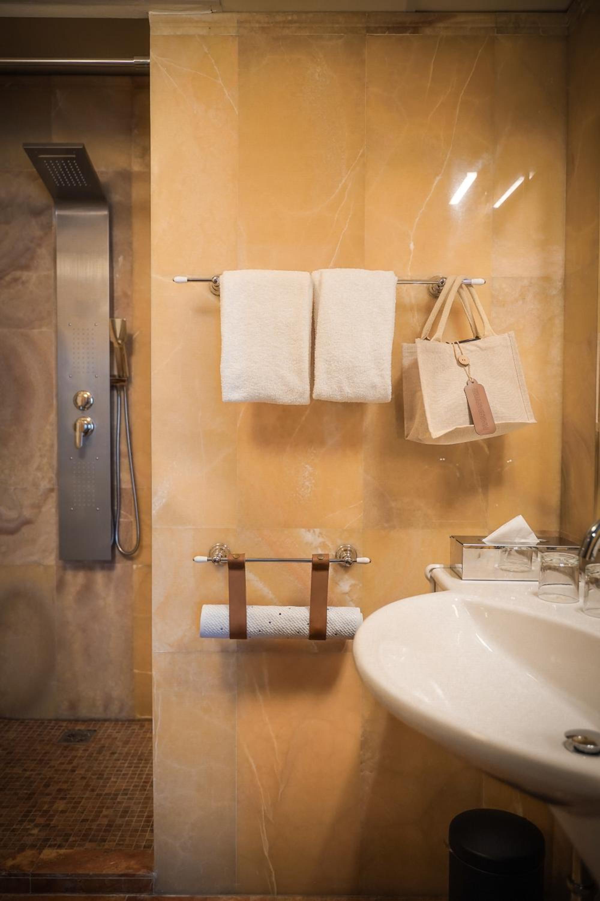 Royal Suite - Photo 14