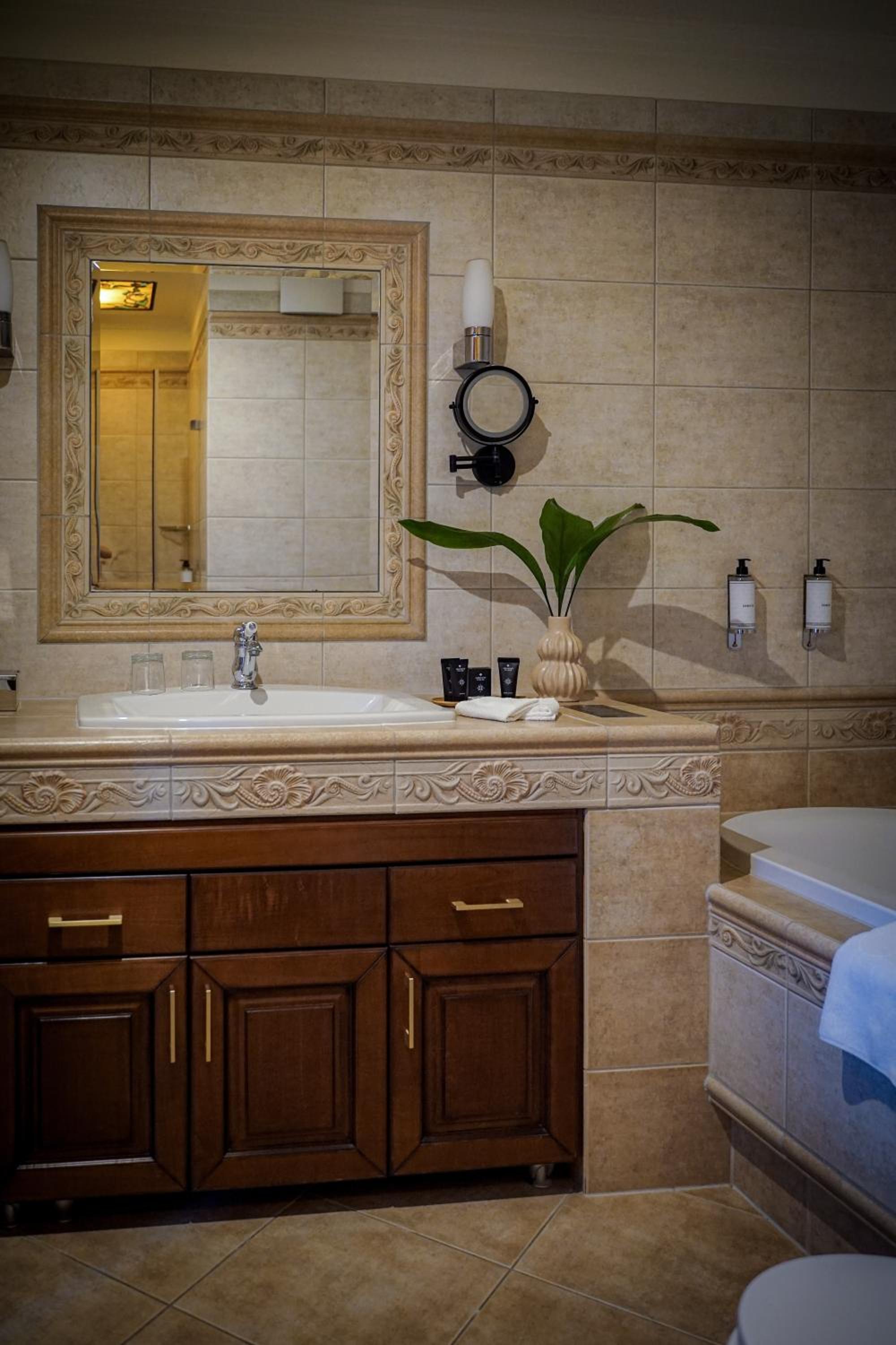 Royal Suite - Photo 7