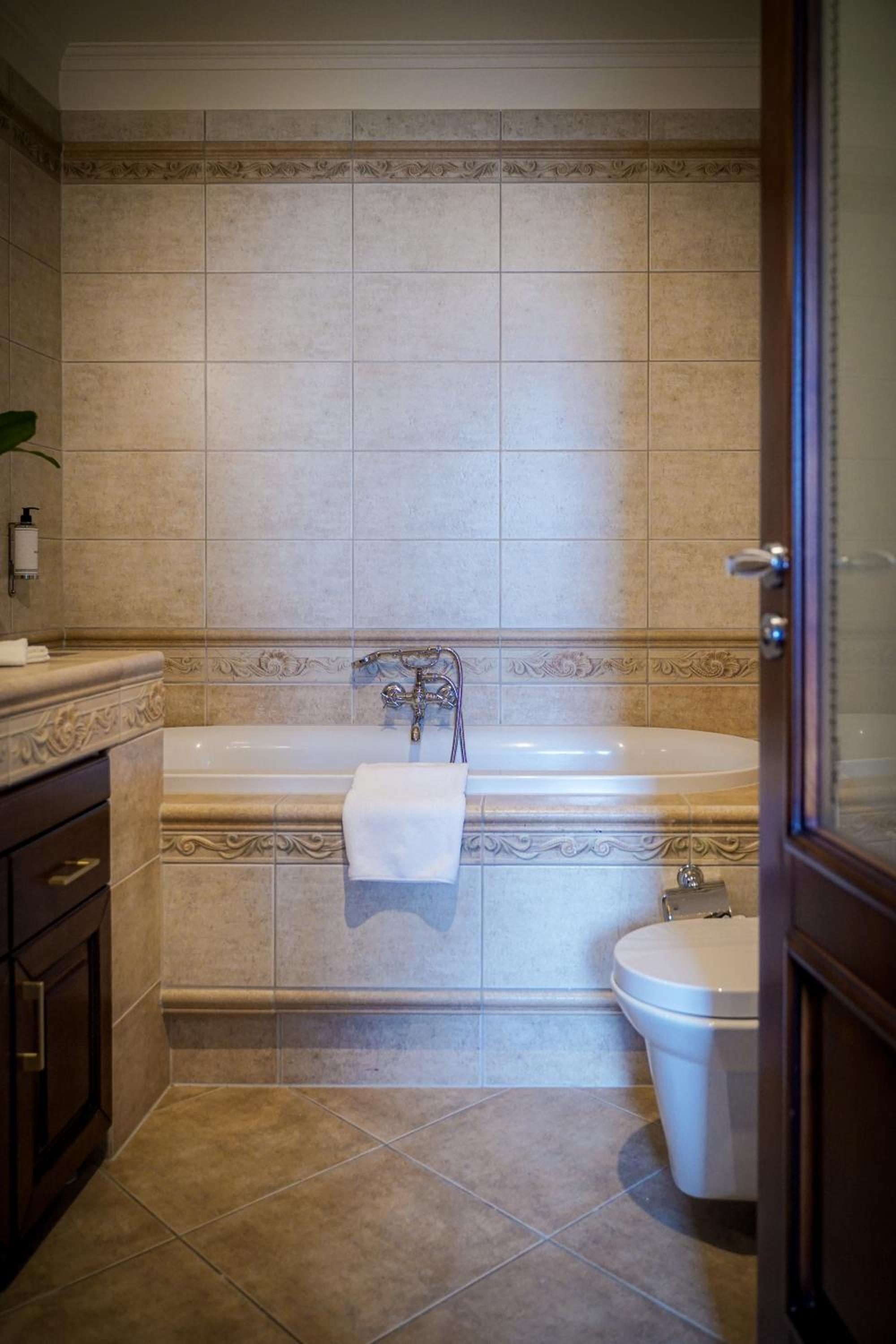 Royal Suite - Photo 8