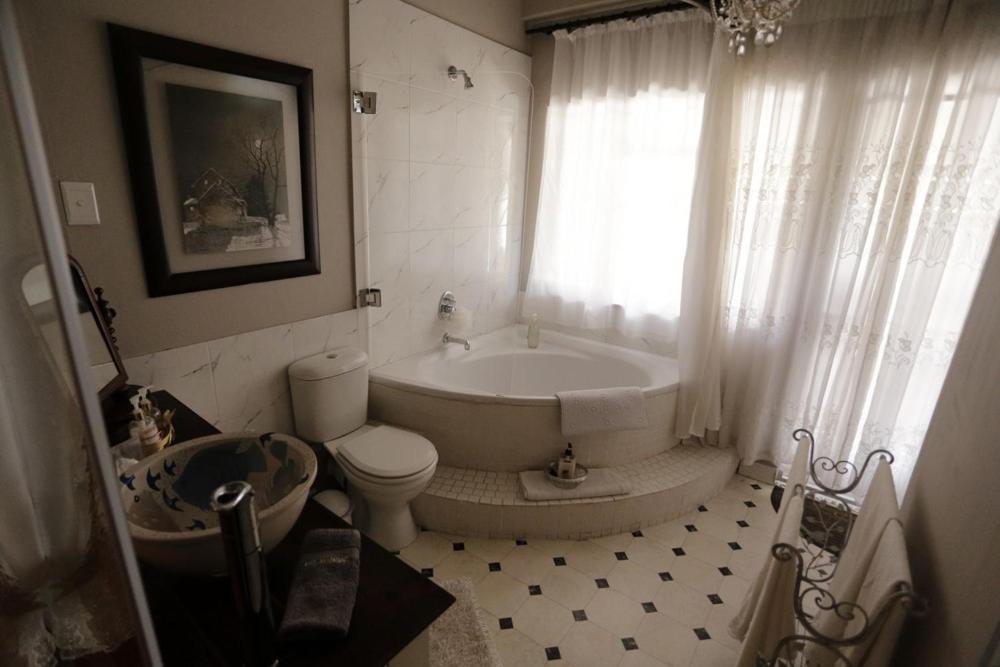 Superior Queen Room 2 - Photo 8