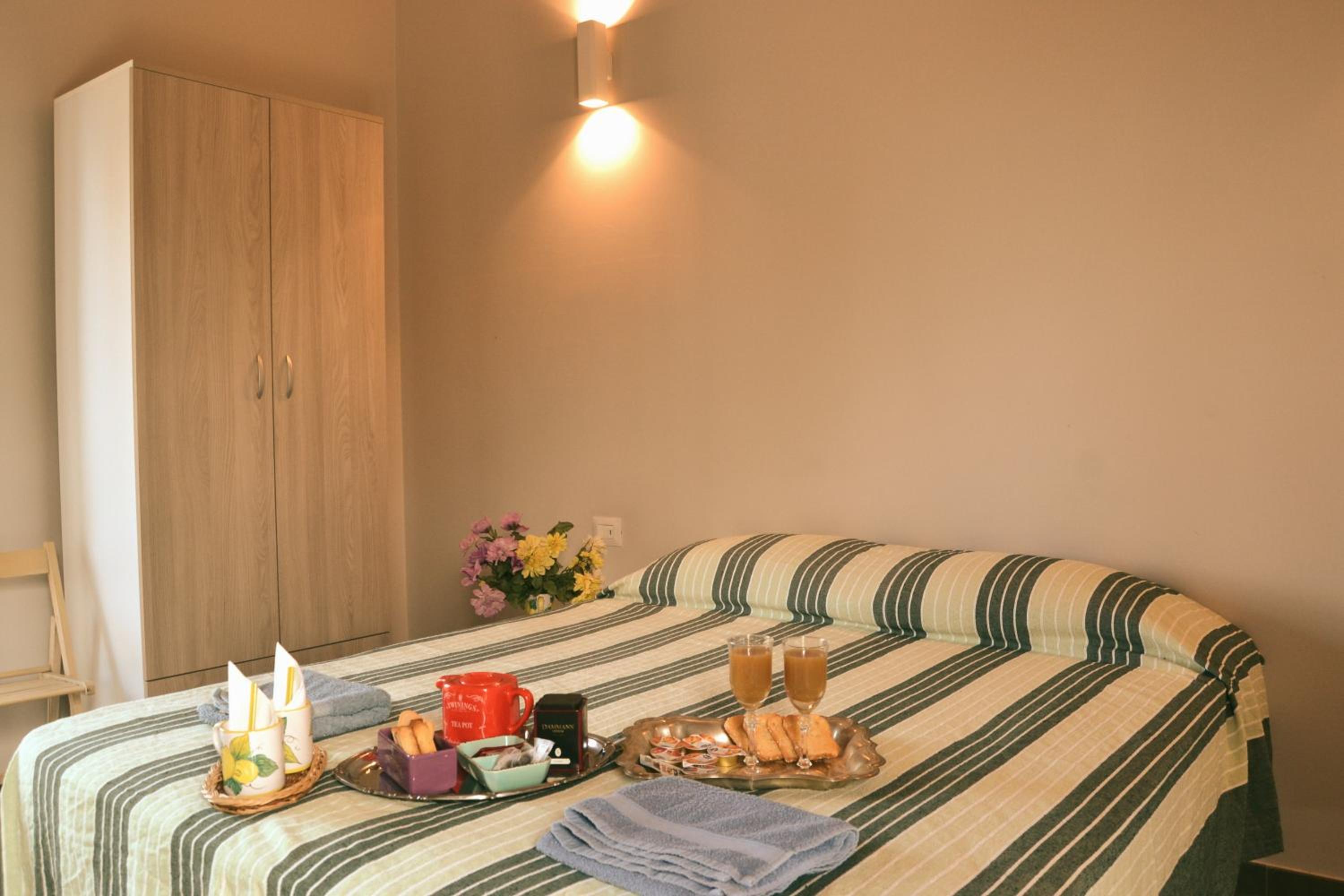 Double Room with Private Bathroom photo 2