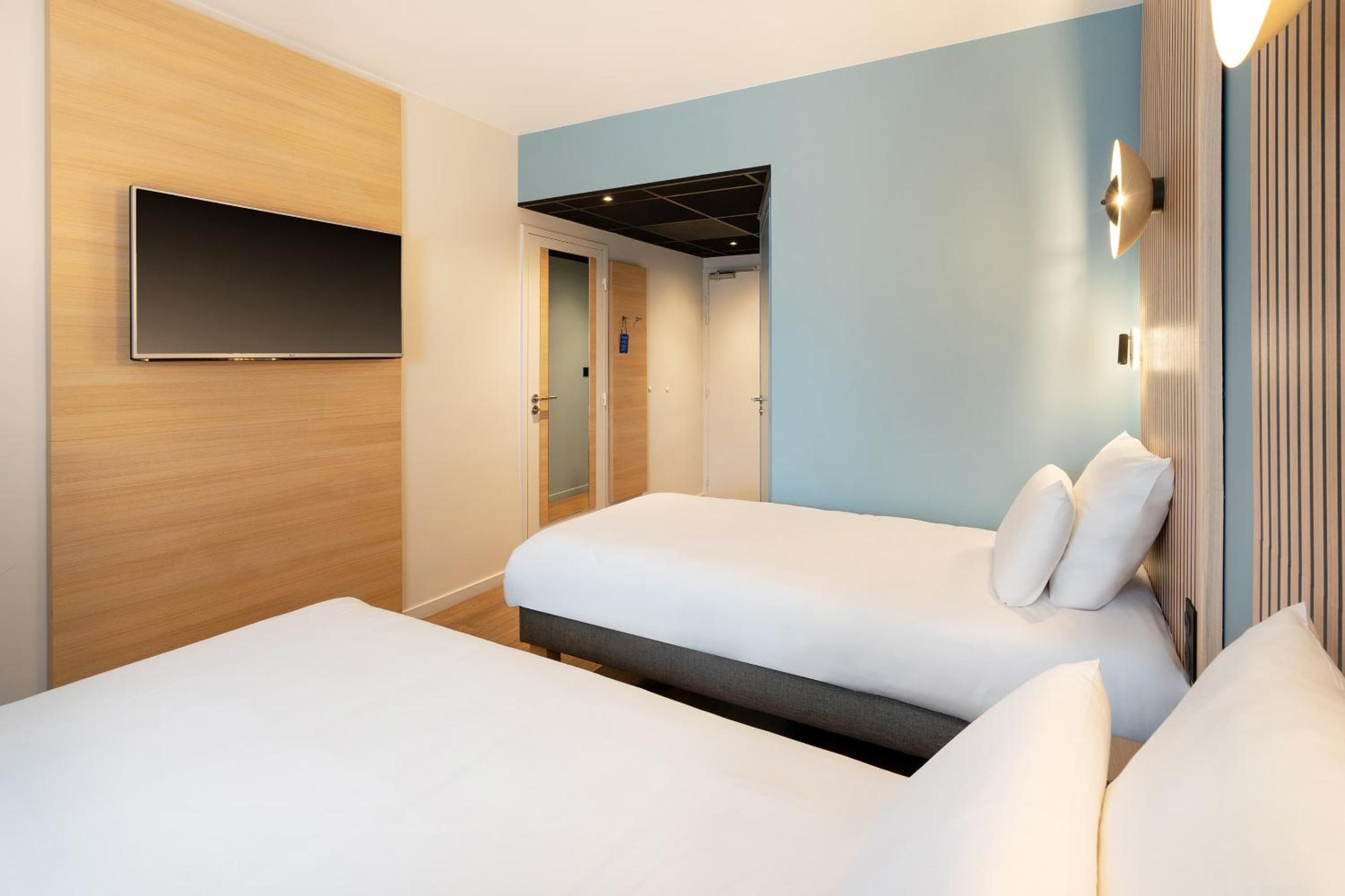 Standard Twin Room - Non-Smoking - Photo 5