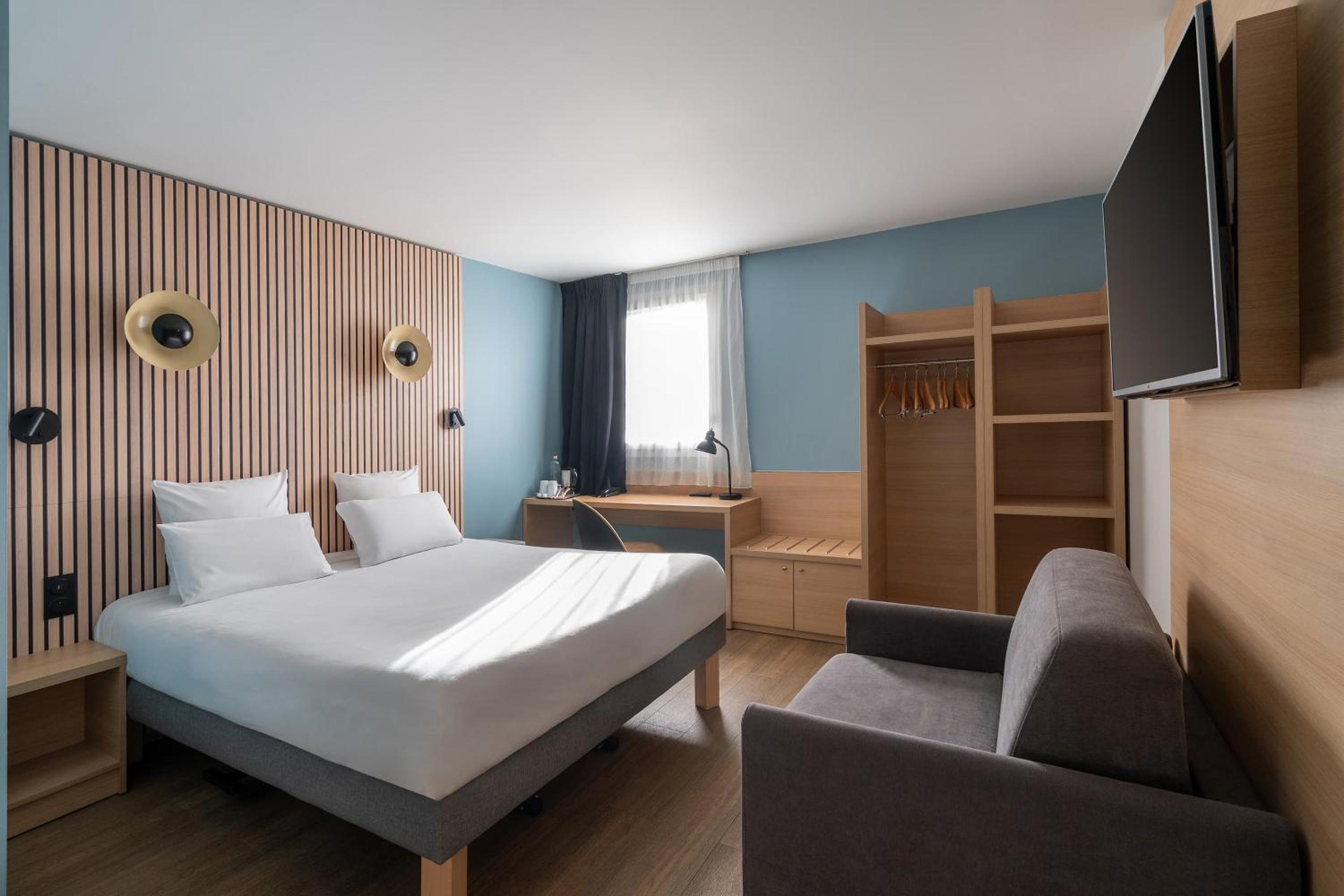 Superior Queen Room with Sofa Bed - Non-Smoking - Photo 1