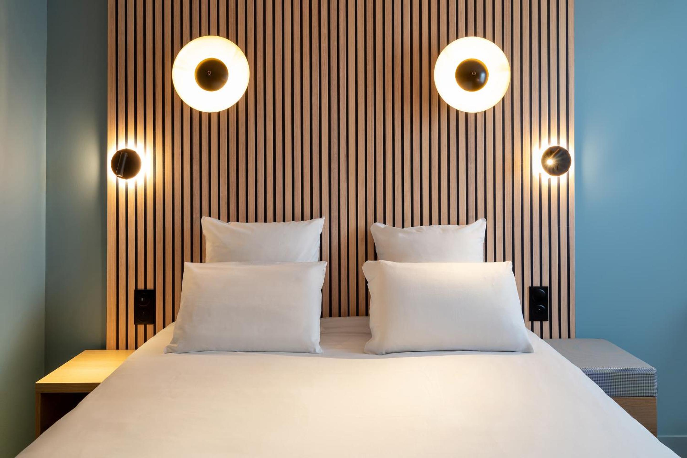 Superior Queen Room with Queen Bed - Non-Smoking - Photo 6