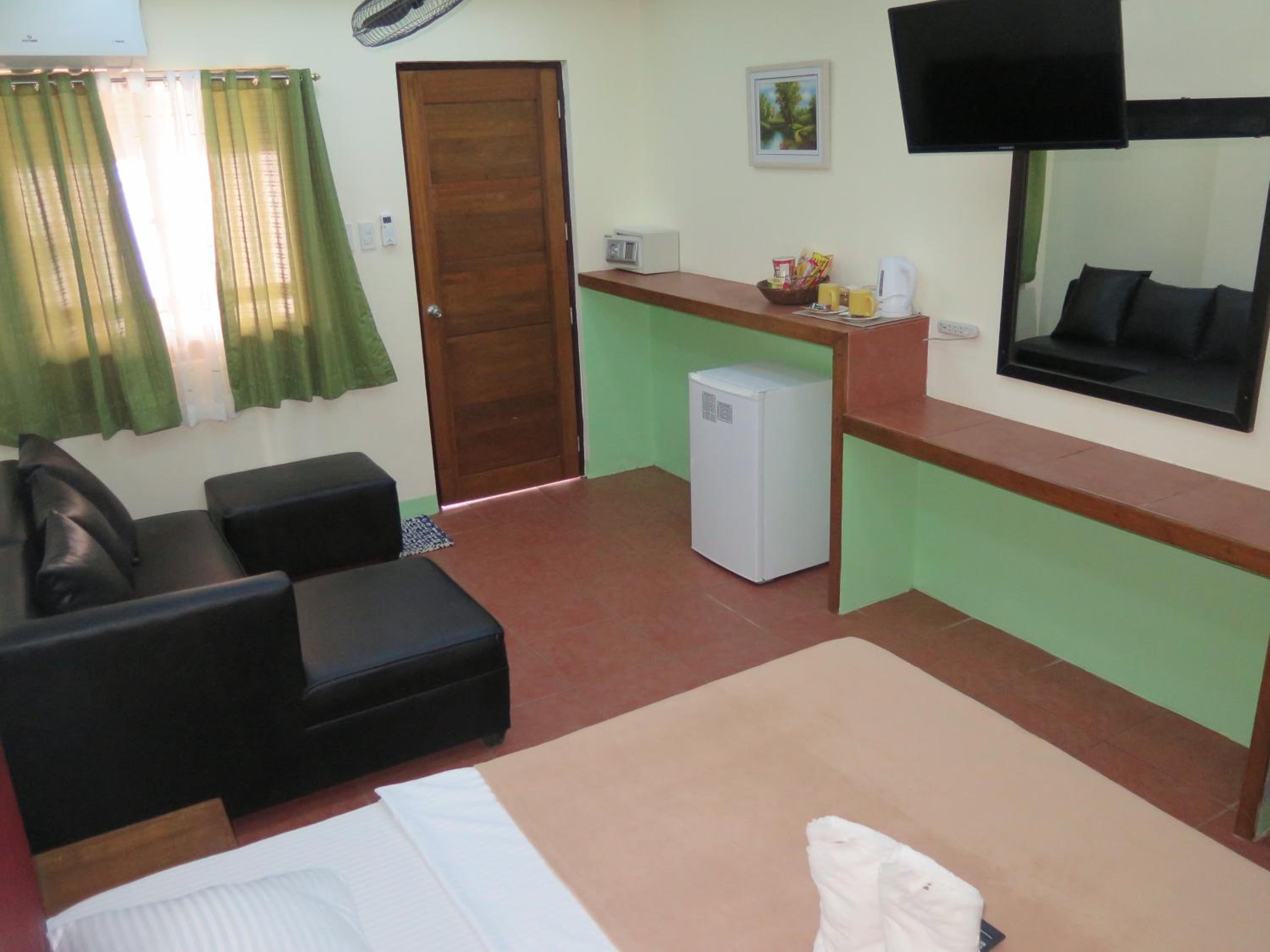 King Suite with Pool View - Photo 3
