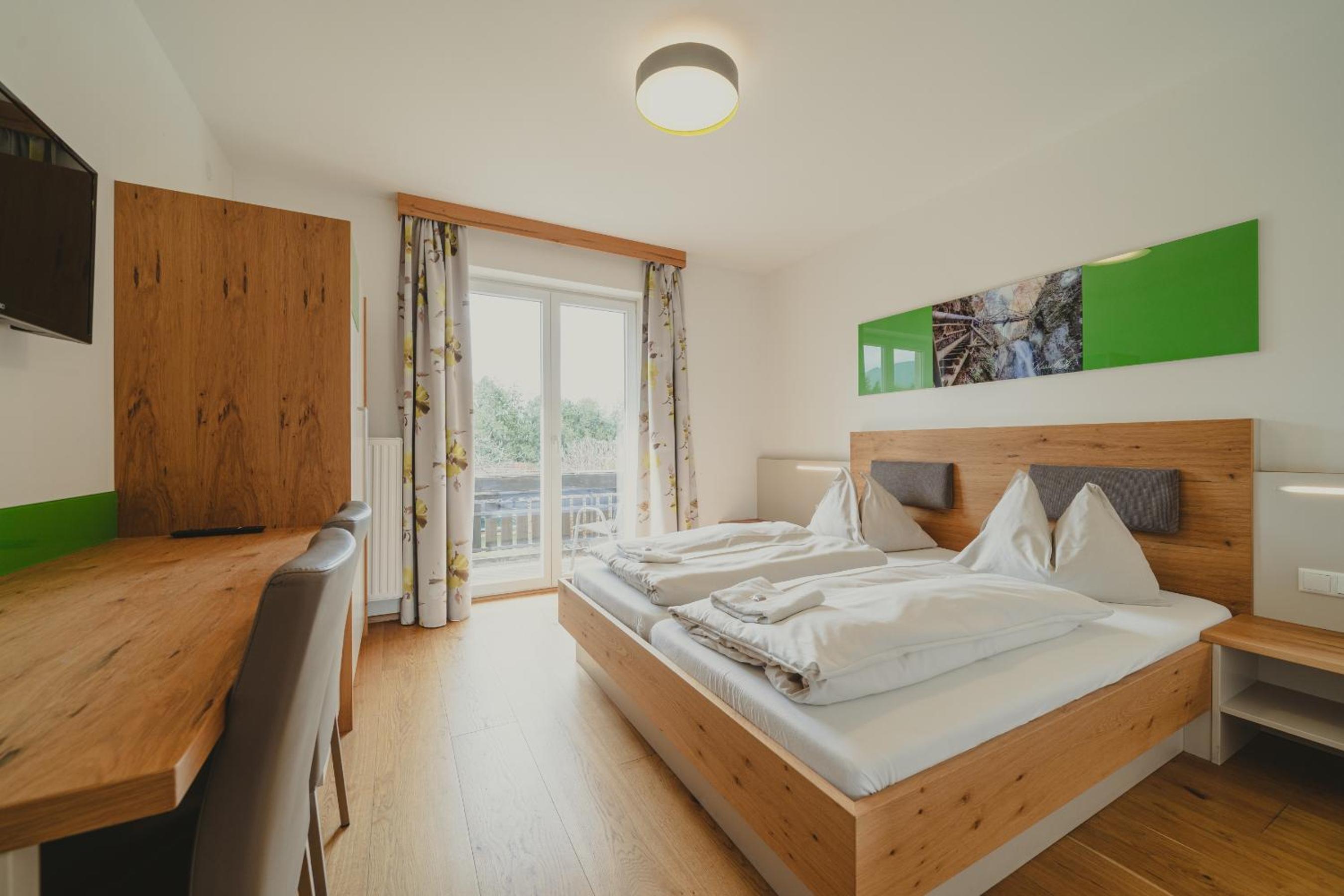 Deluxe Double Room with Balcony photo 3