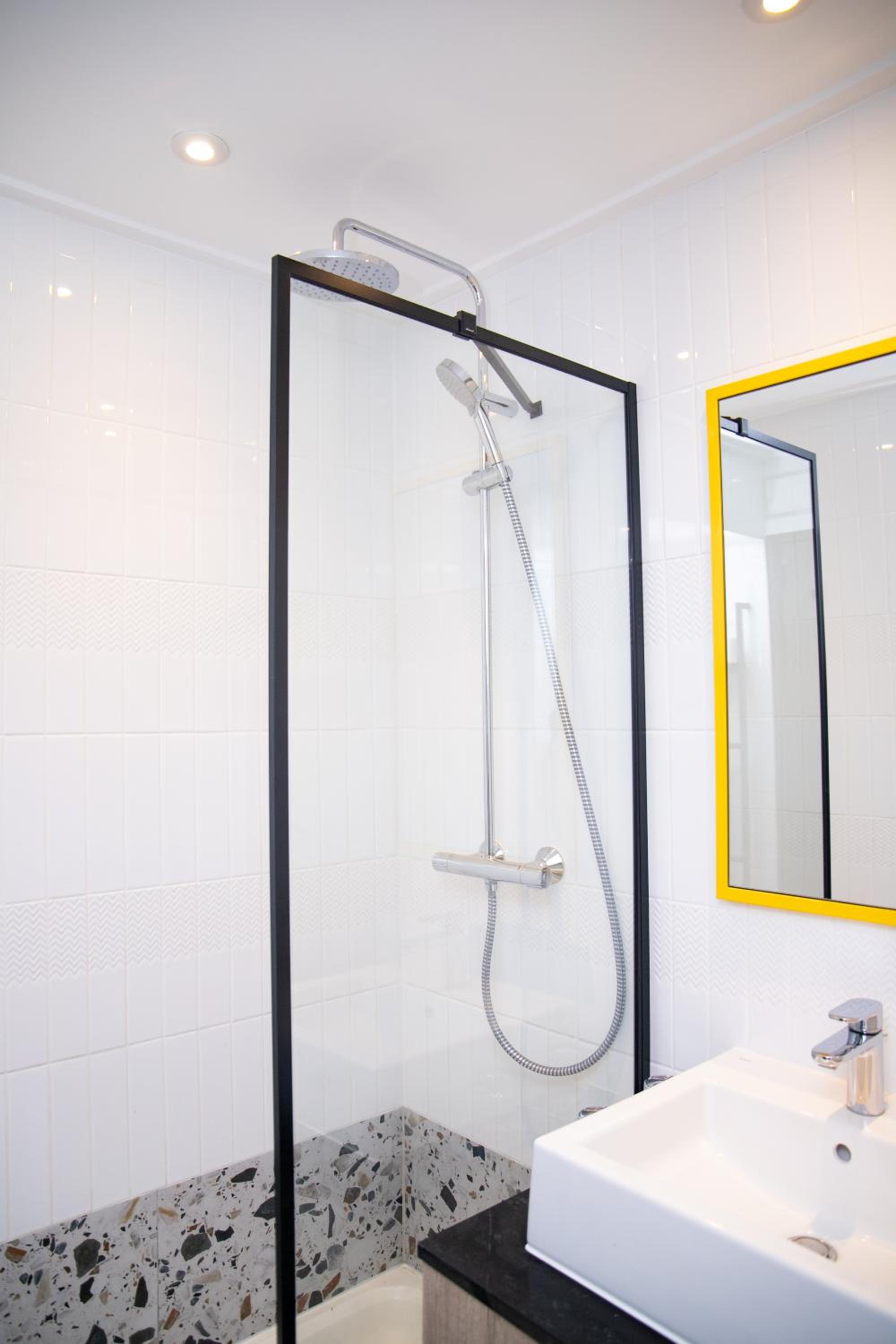 Standard Double Room - Photo 22