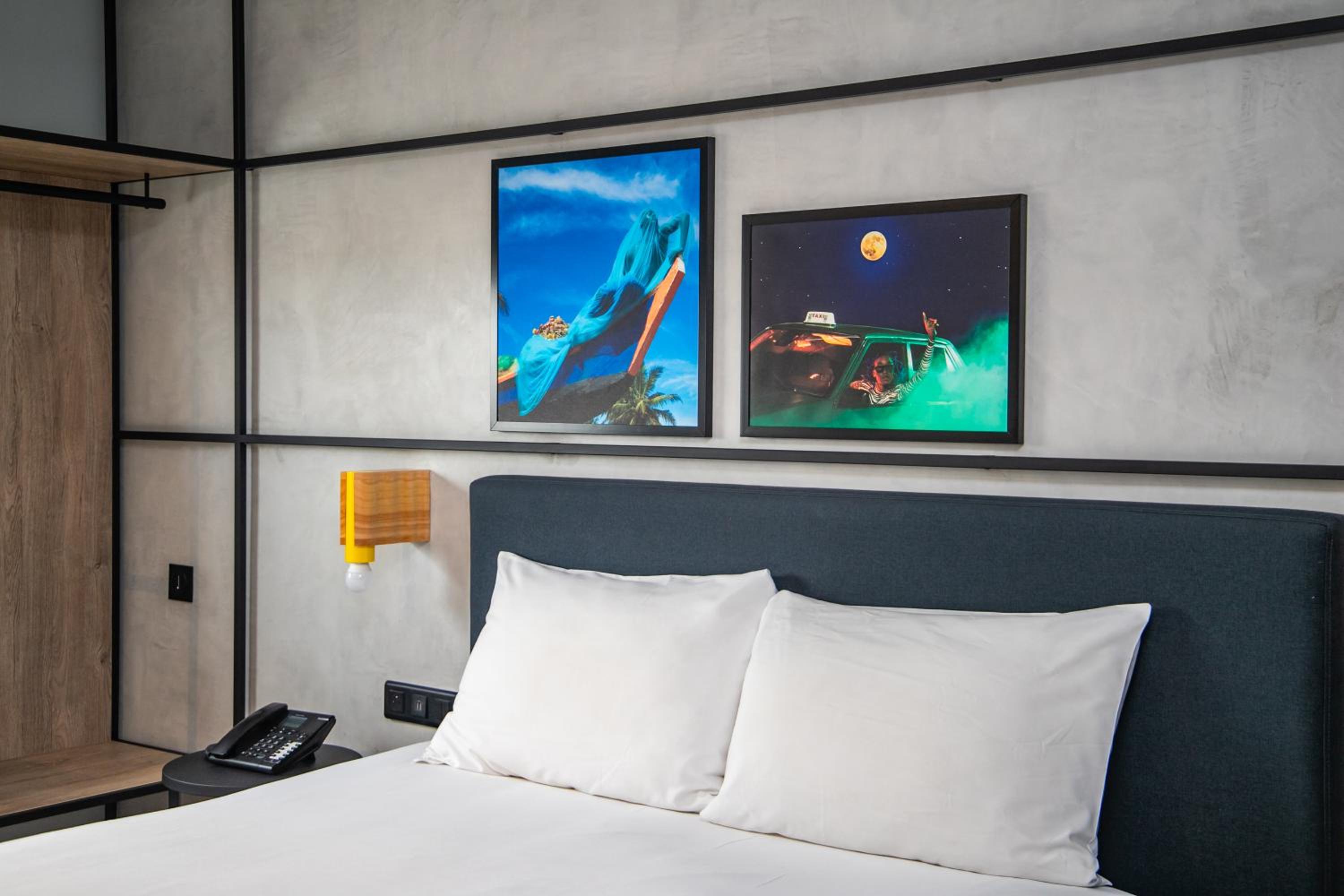 Standard Double Room - Photo 11