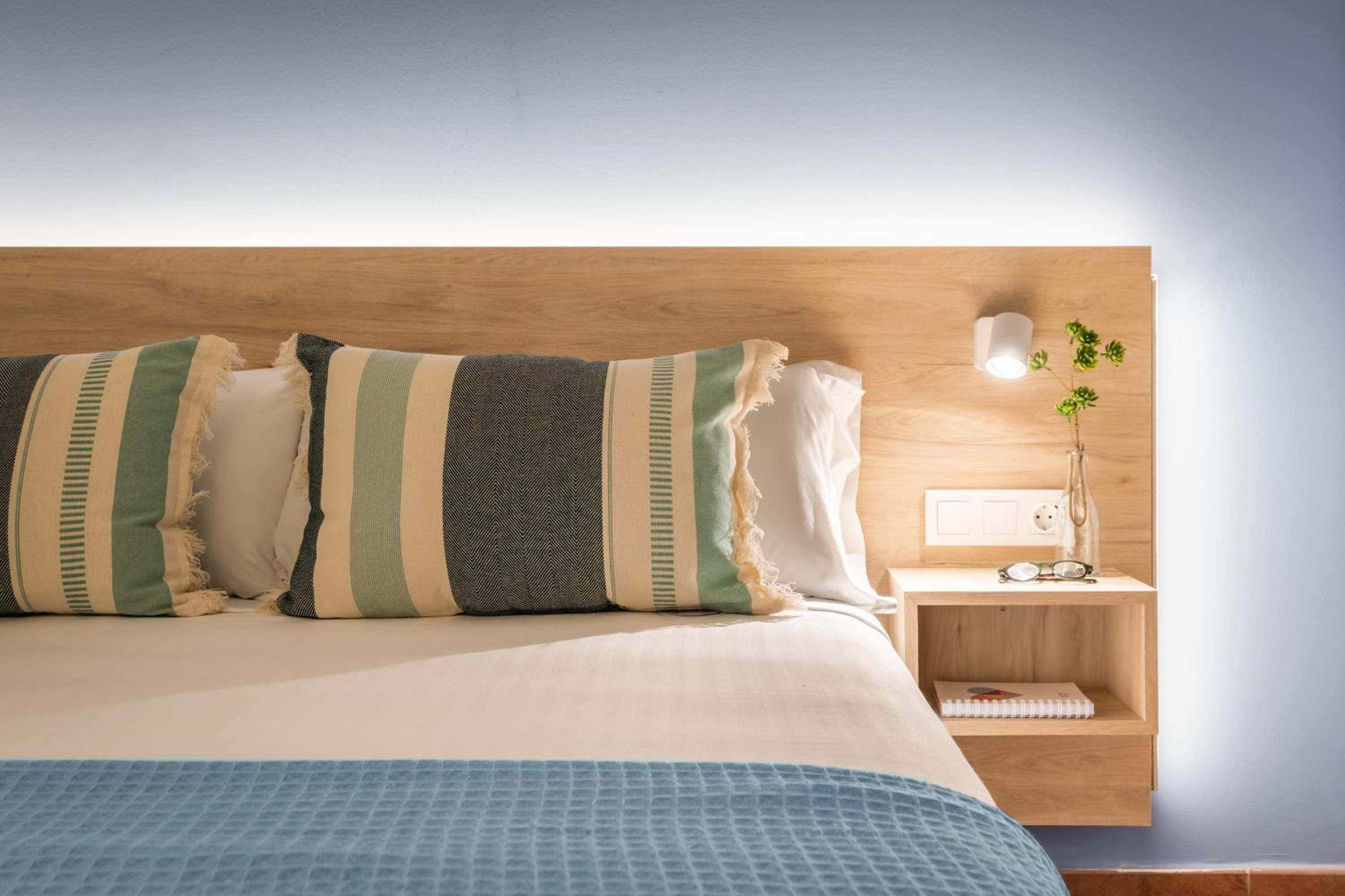 Double Room with Sea View (2 Adults + 2 Children) photo 3