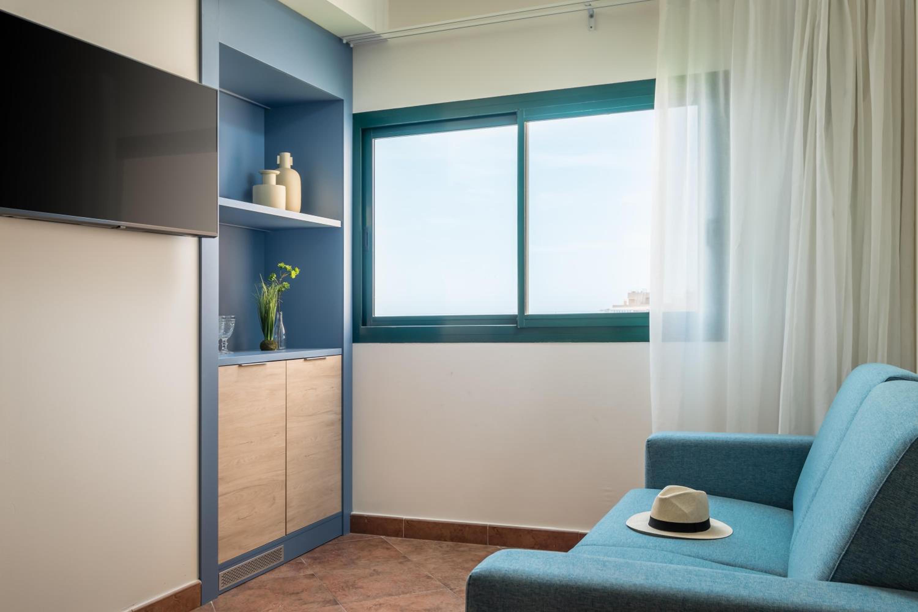 Suite (2 Adults + 1 Child) photo 2