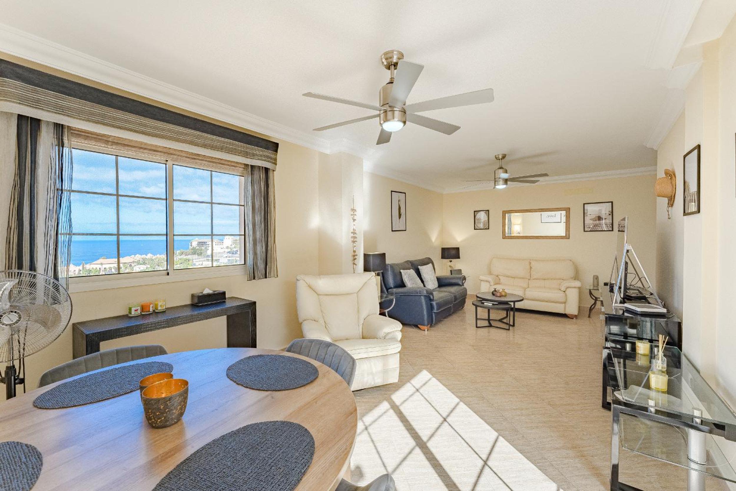 Apartamento con Vista y Balcón