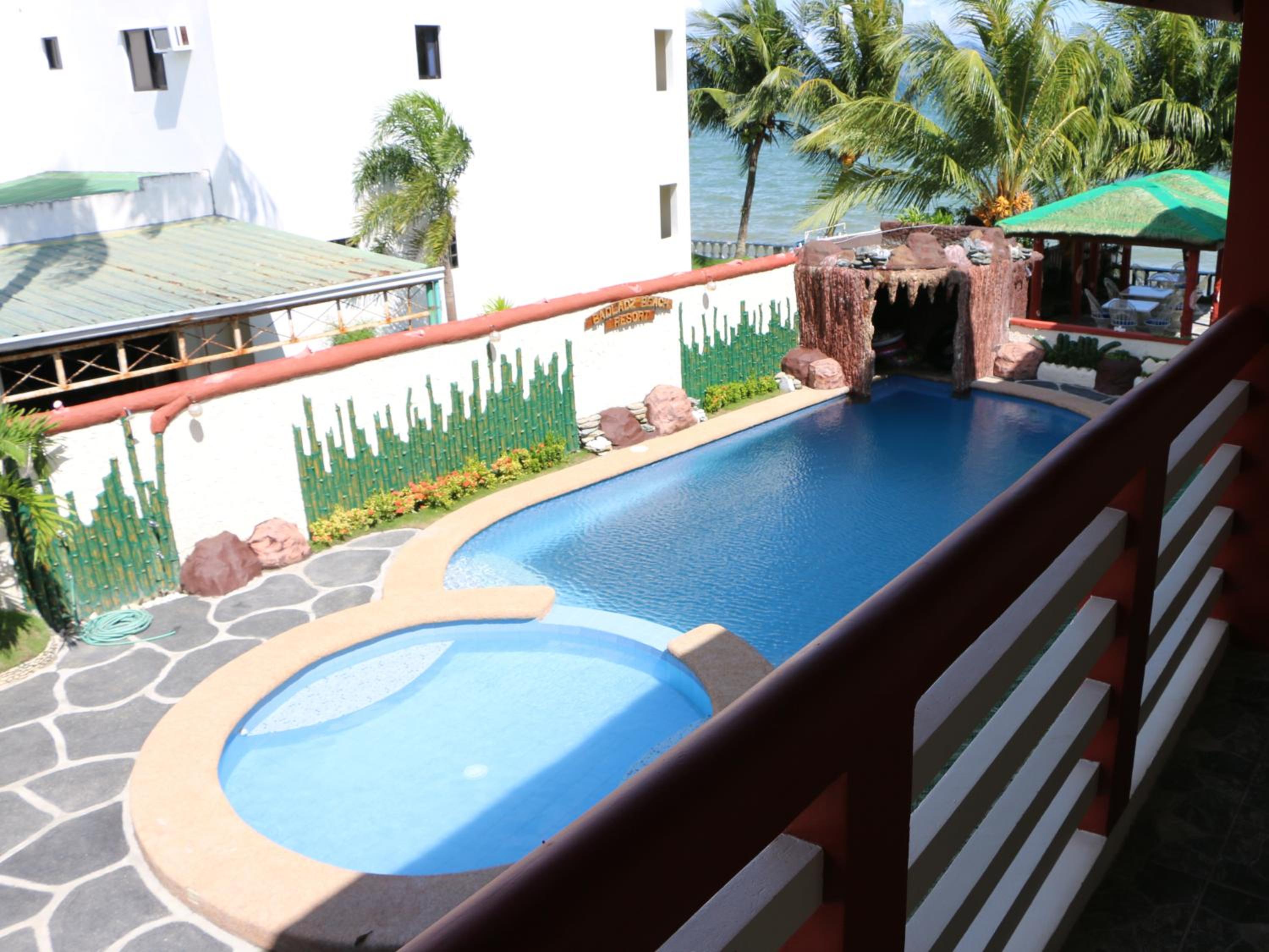 Queen Suite with Pool View - Photo 7
