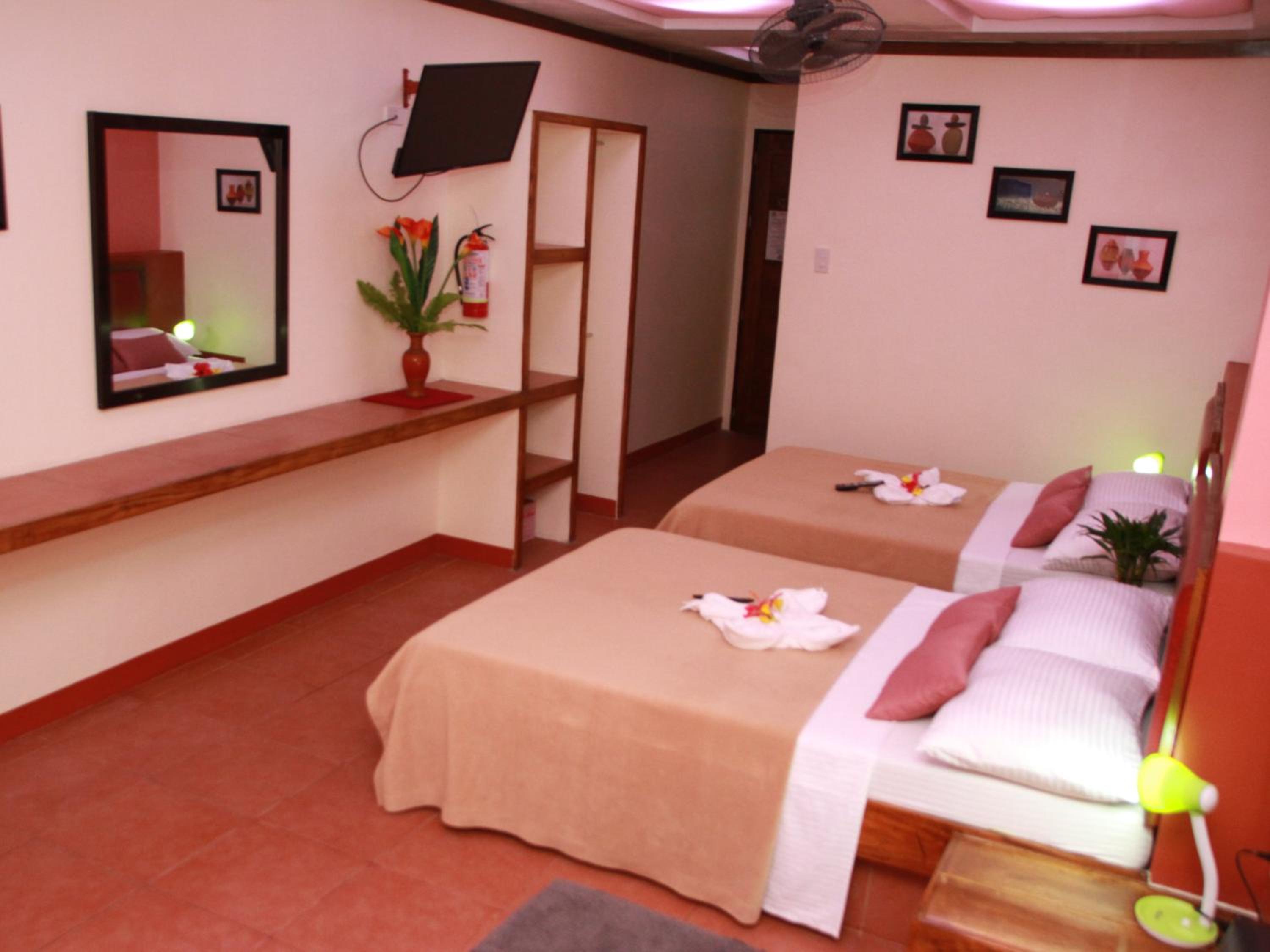 Queen Suite with Pool View - Photo 1