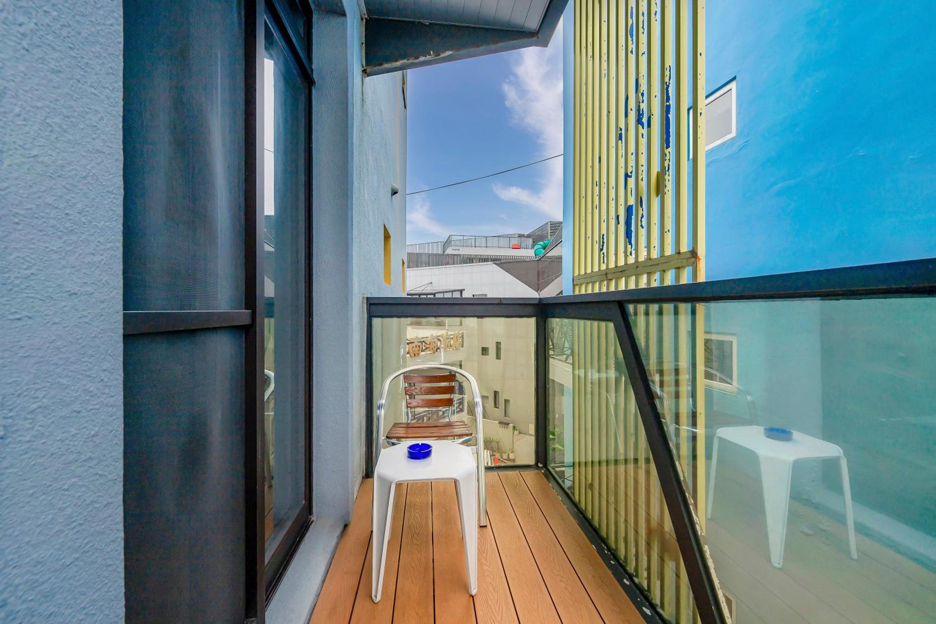 Double Room with Balcony - Photo 11