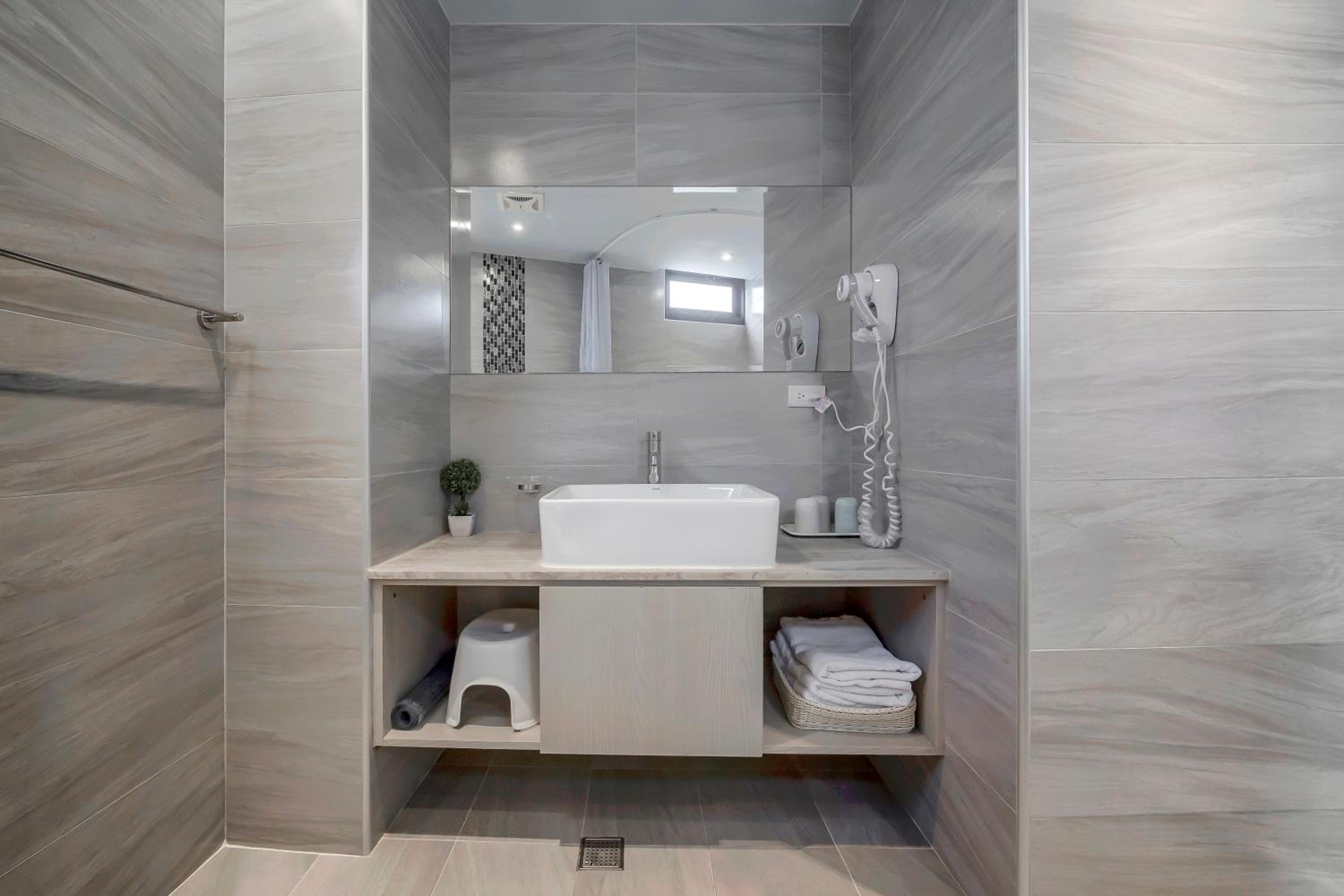 Triple Room with Balcony - Photo 9