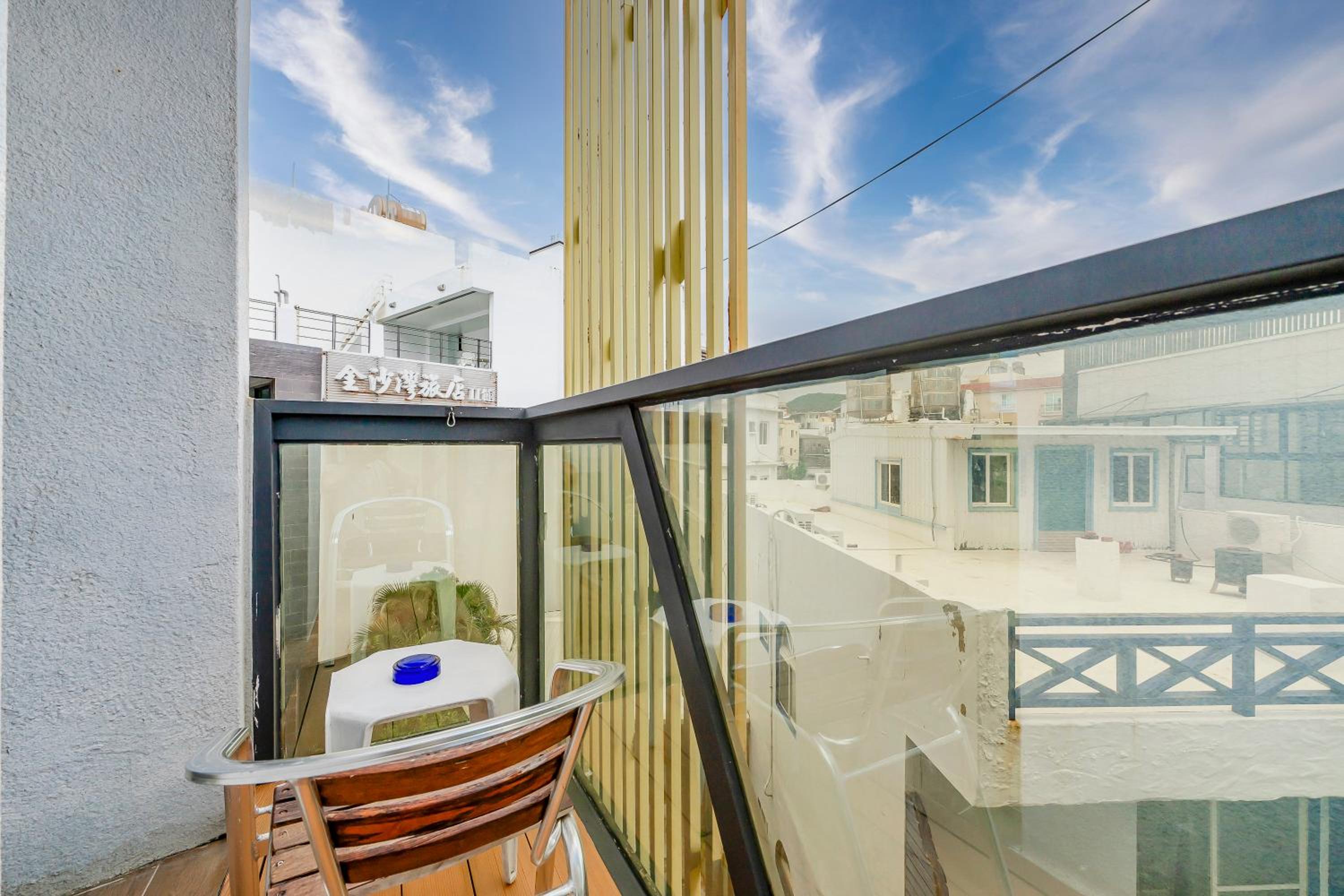 Triple Room with Balcony - Photo 13