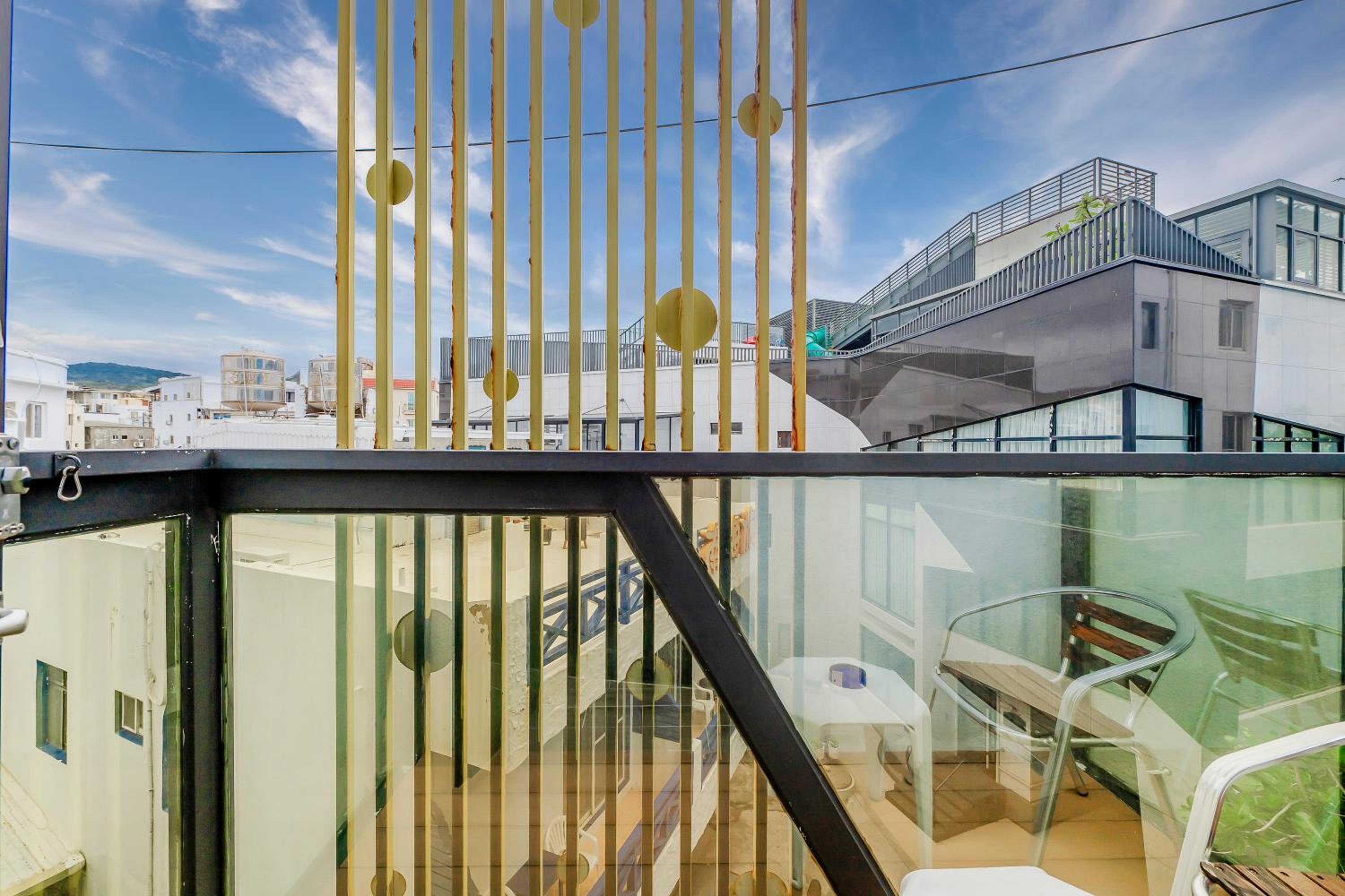 Triple Room with Balcony - Photo 14