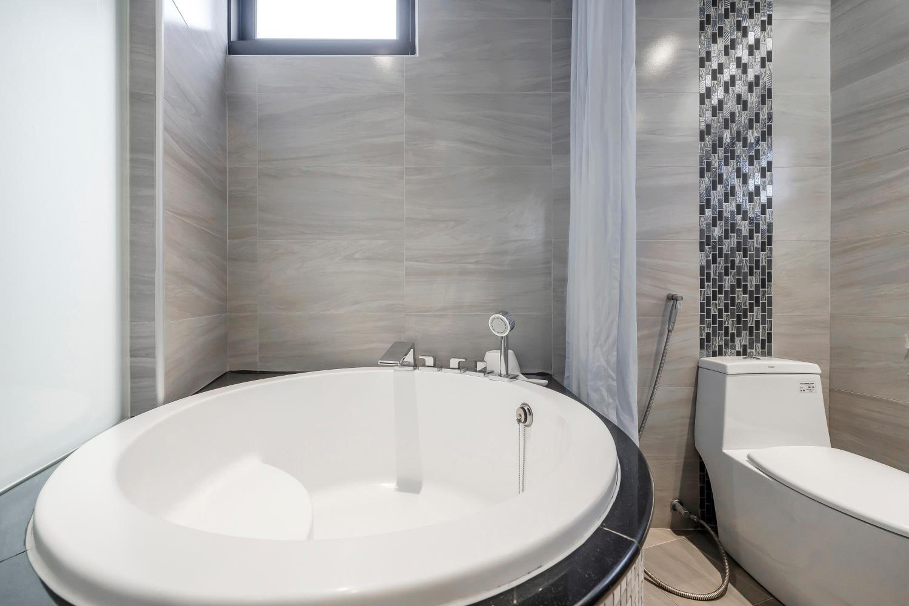 Triple Room with Balcony - Photo 10