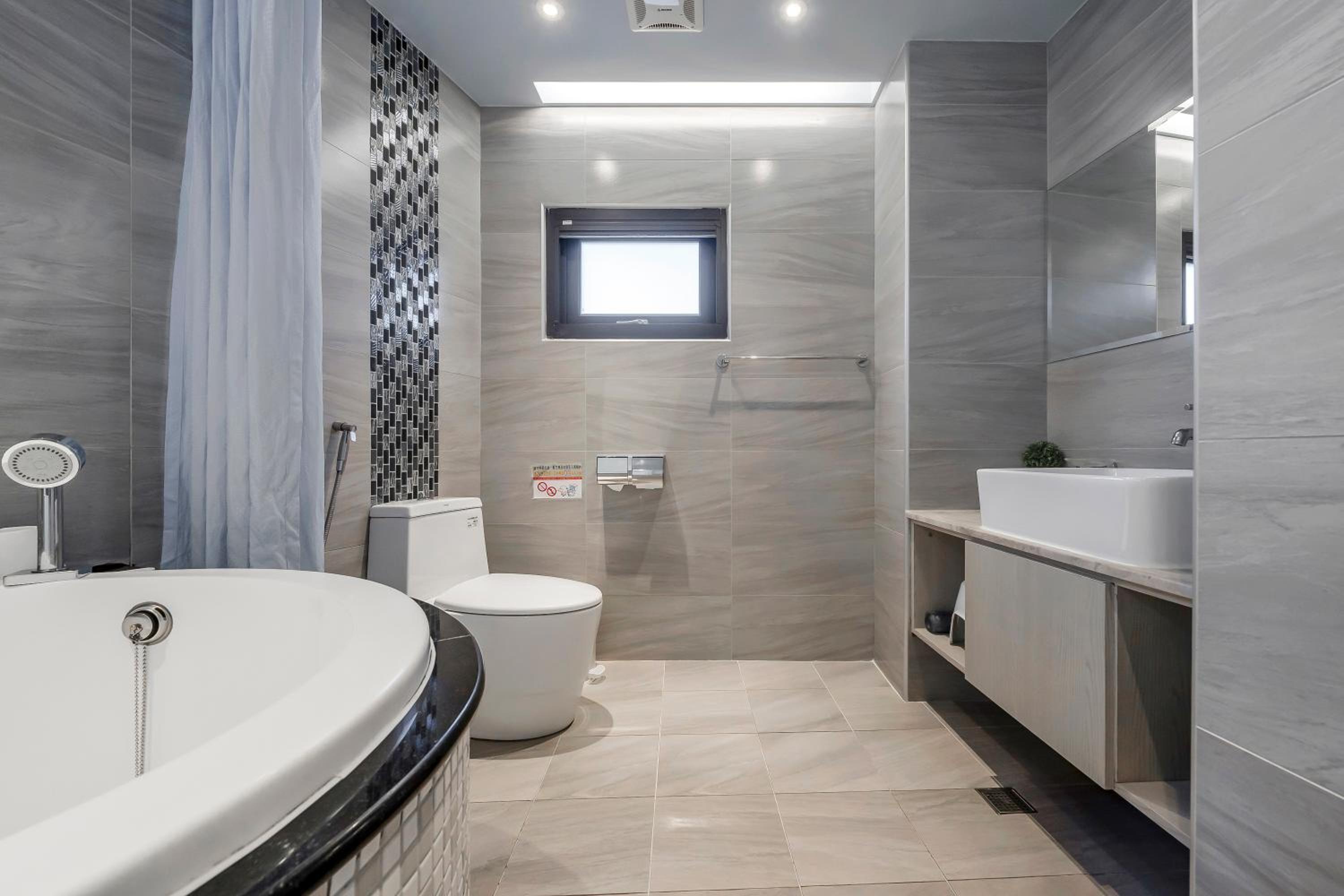 Triple Room with Balcony - Photo 11