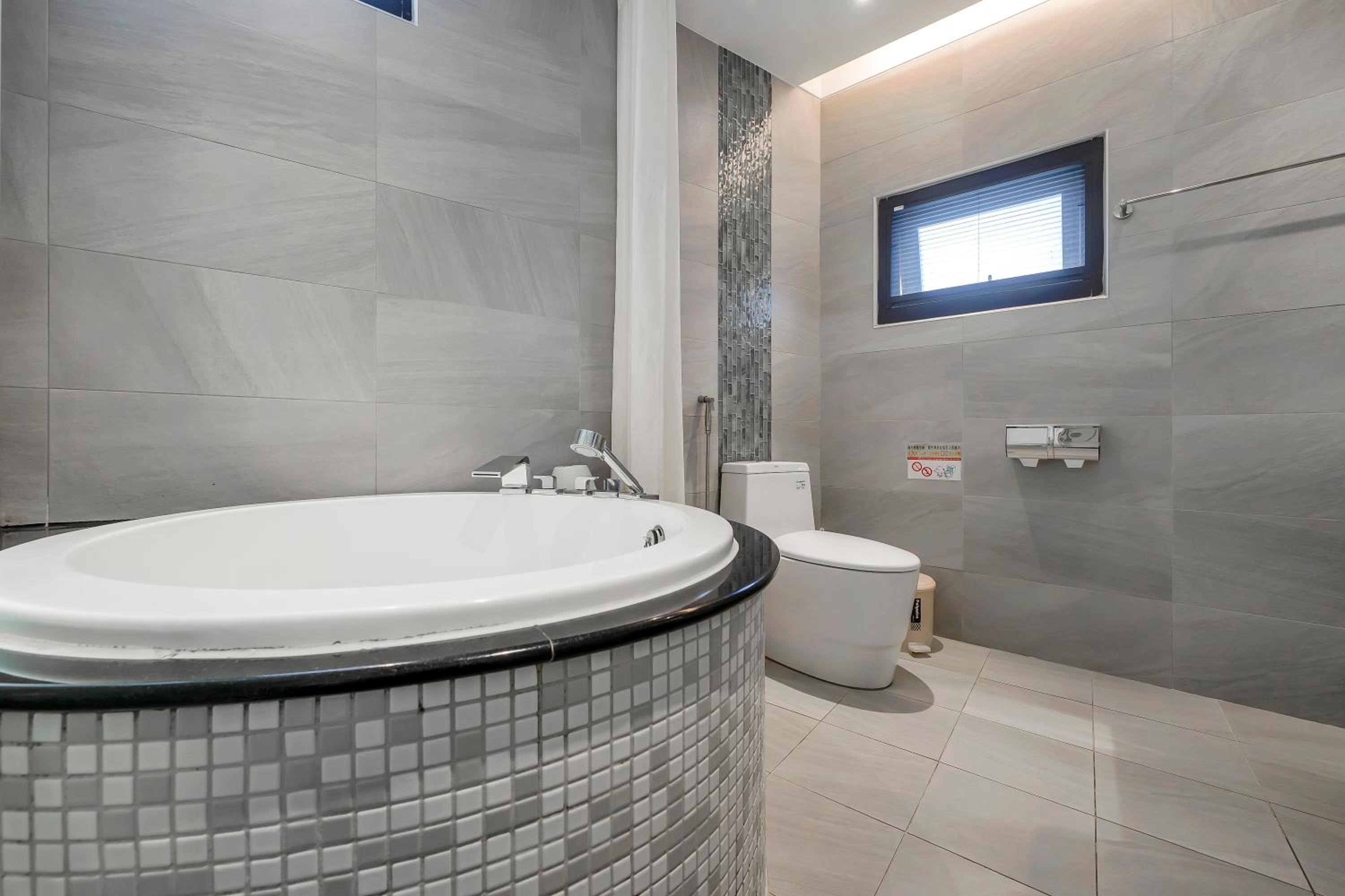 Triple Room with Bath - Photo 11