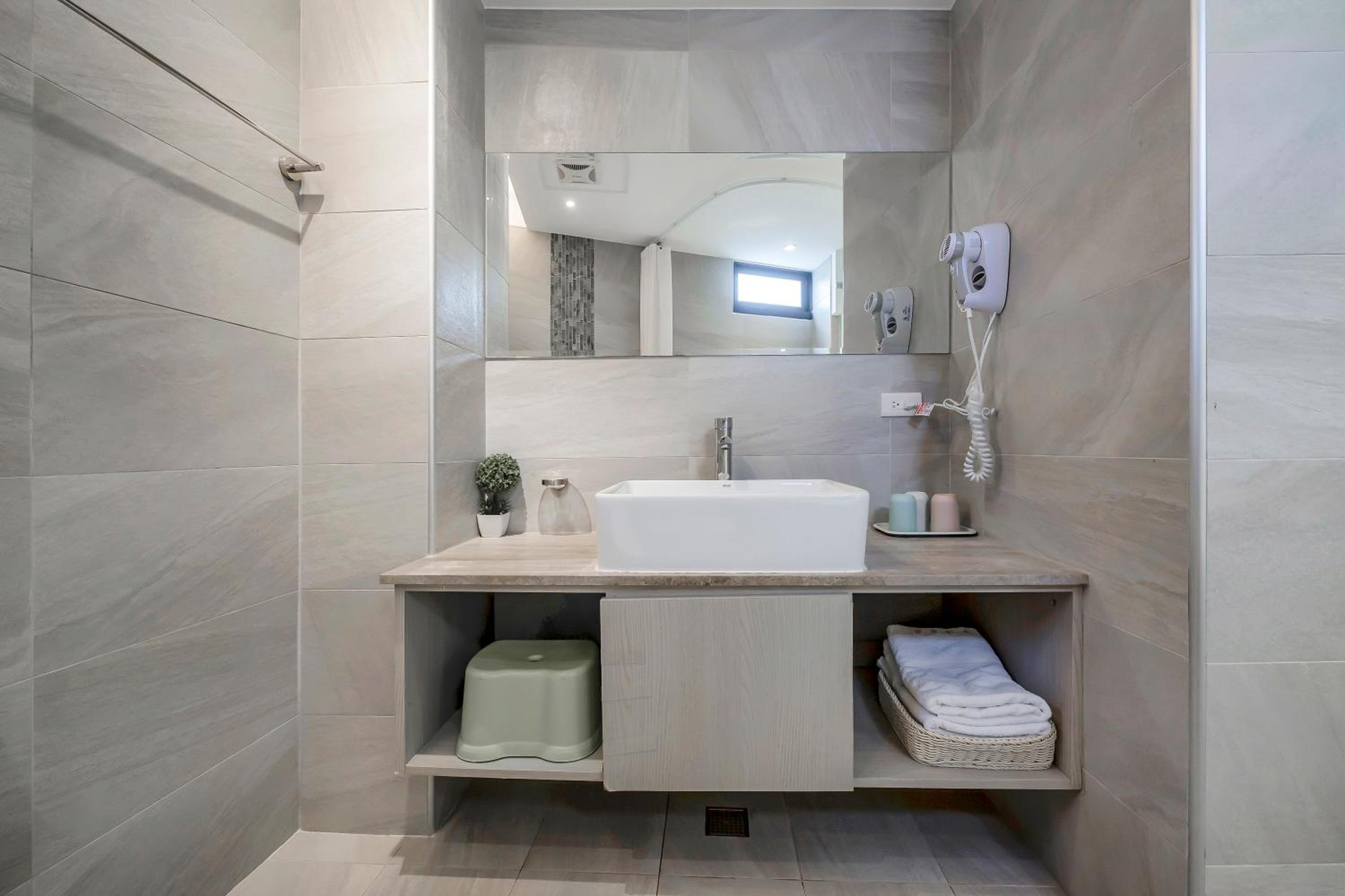 Triple Room with Bath - Photo 14