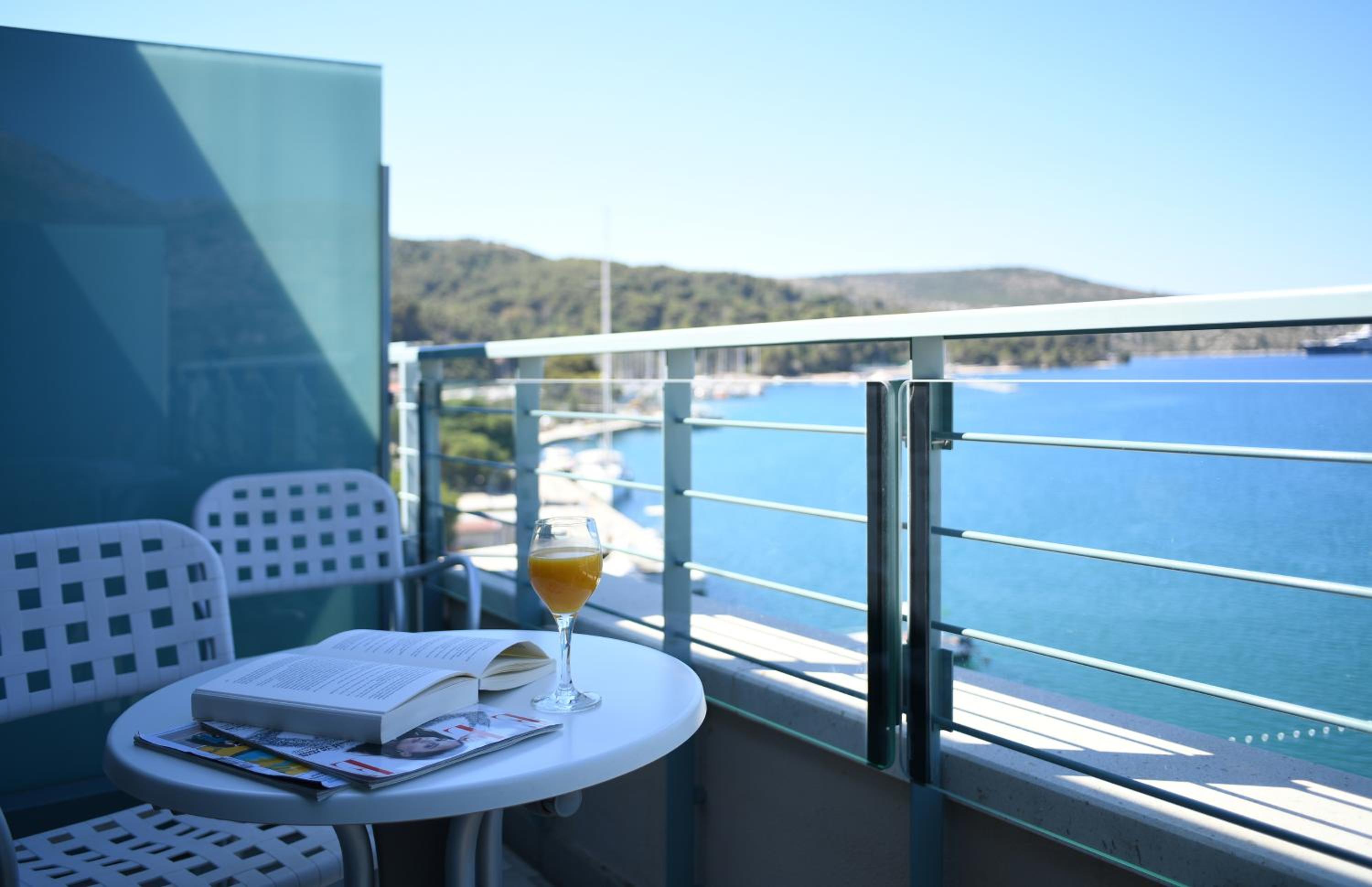 Standard Single Room with Side Sea View