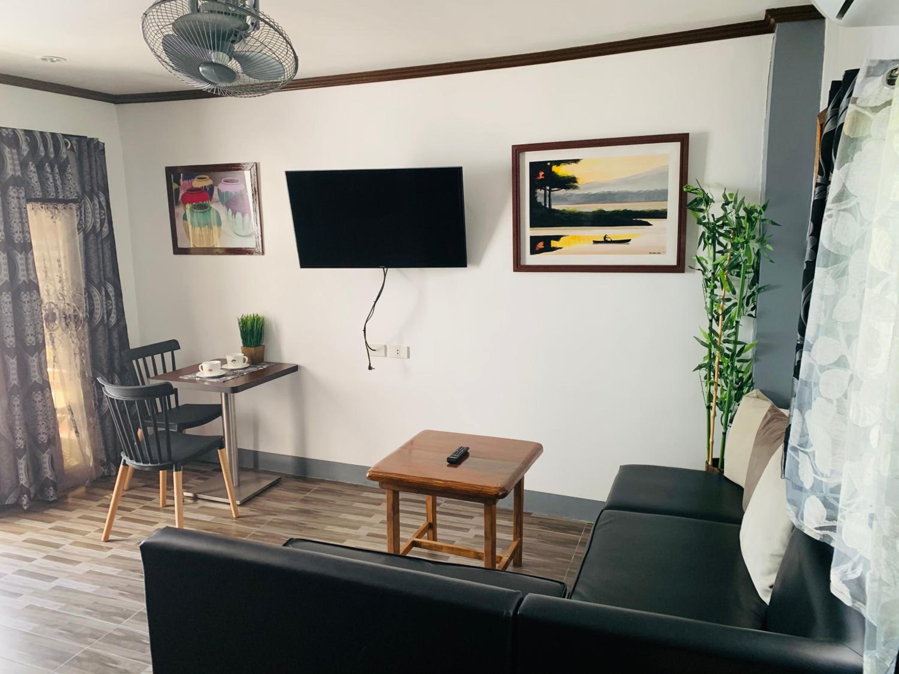Apartment with Sea View - Photo 7