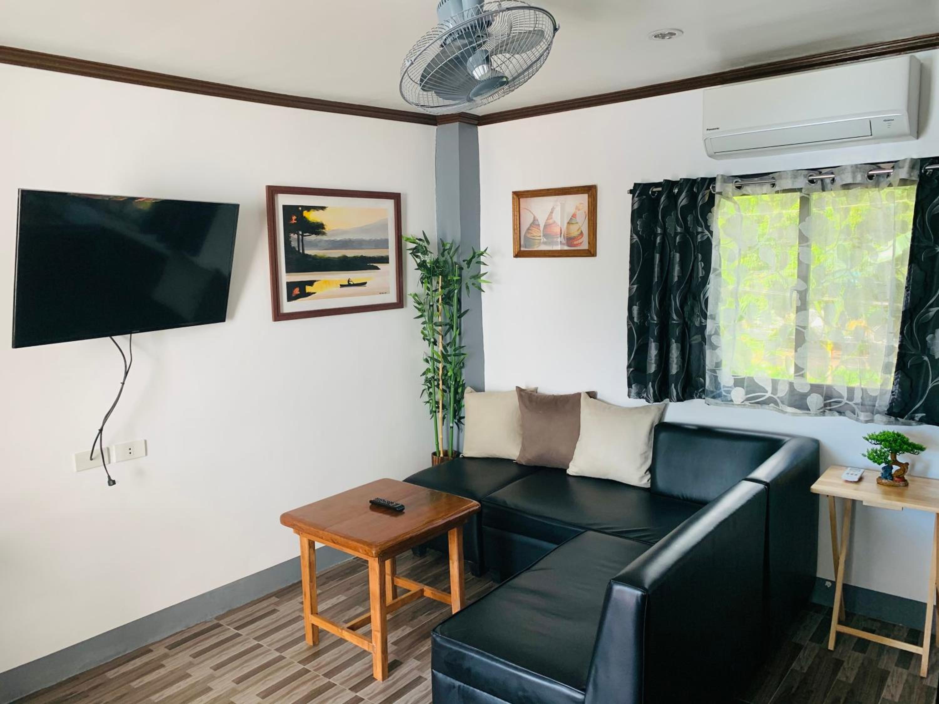 Apartment with Sea View - Photo 6