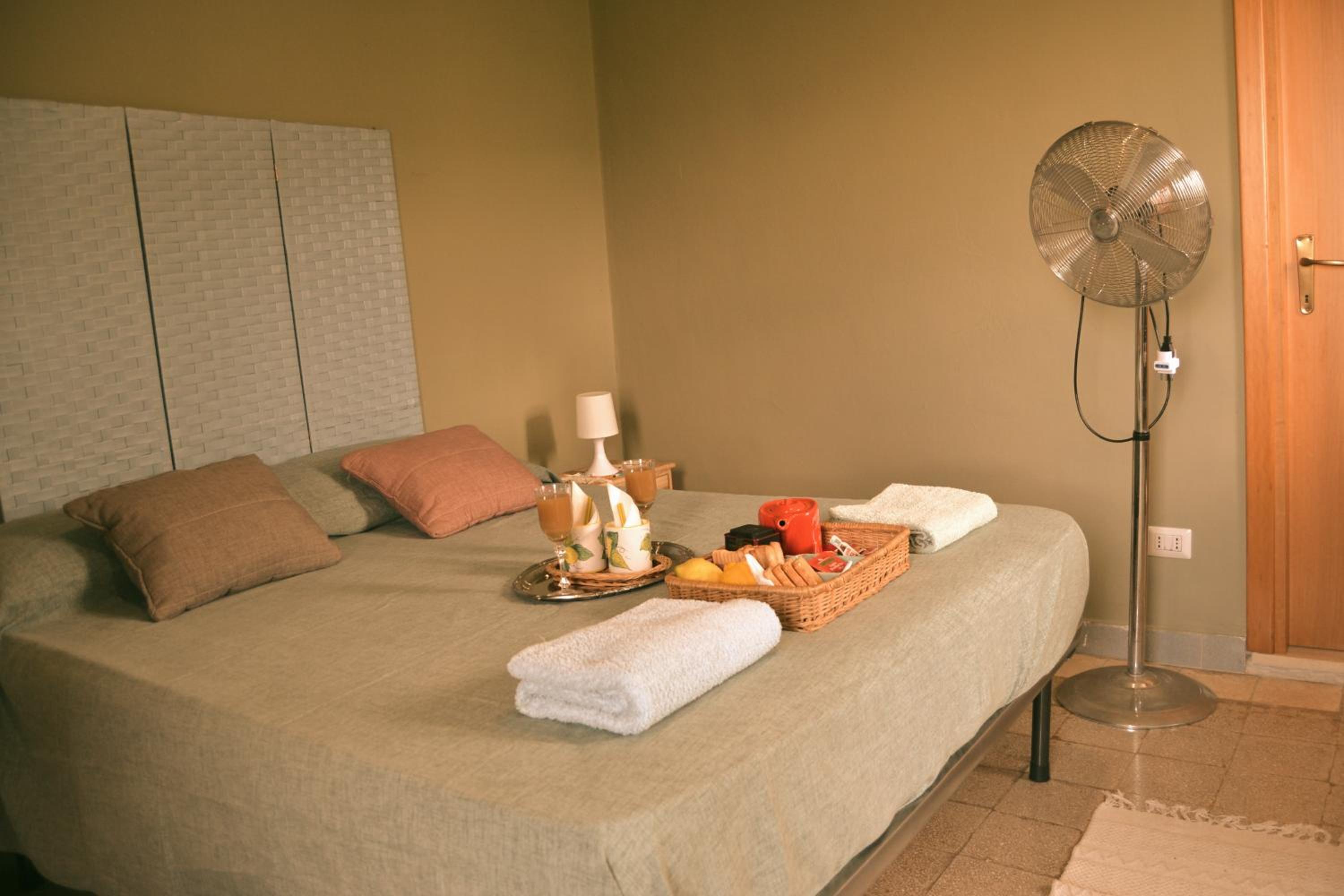Standard King Room photo 1
