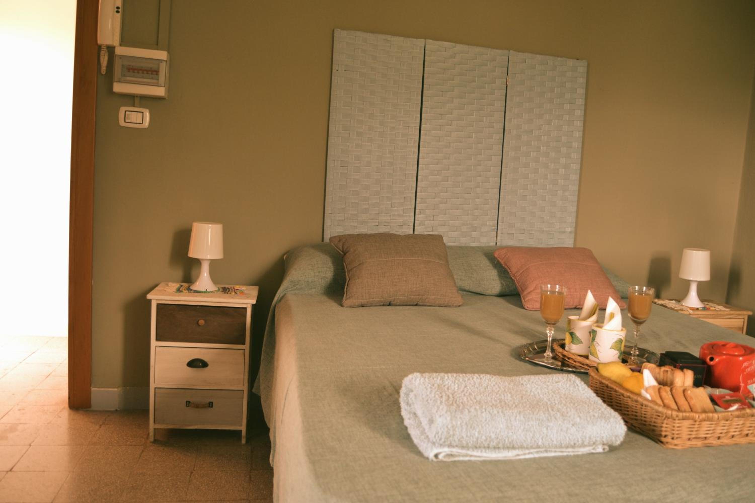 Standard King Room photo 2