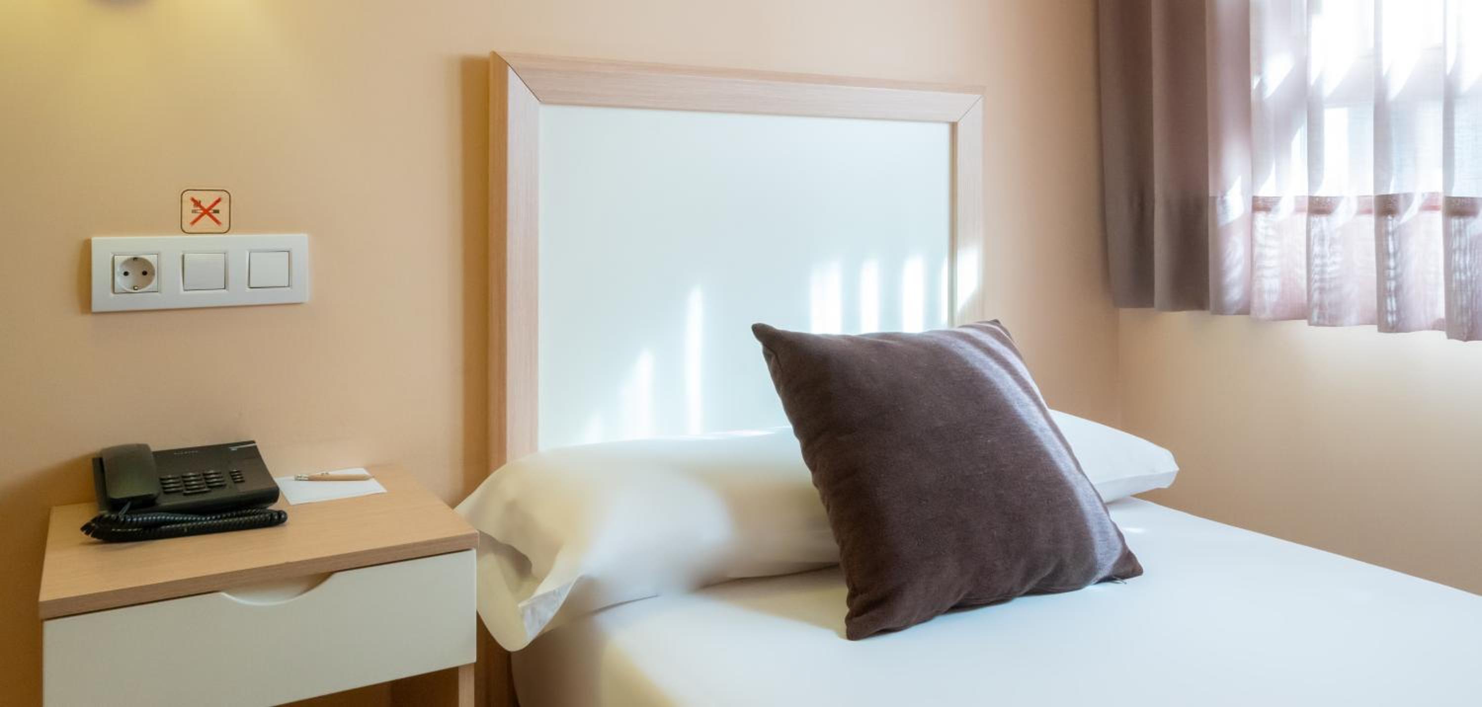 Single Room - Disability Access photo 3