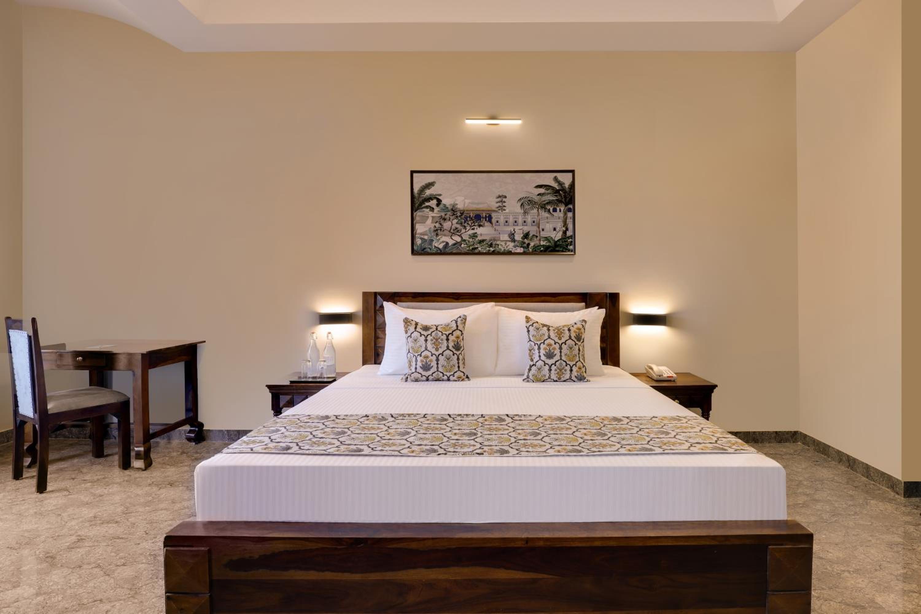 Deluxe King Room (Complimentary Welcome Drink on arrival) - Photo 6