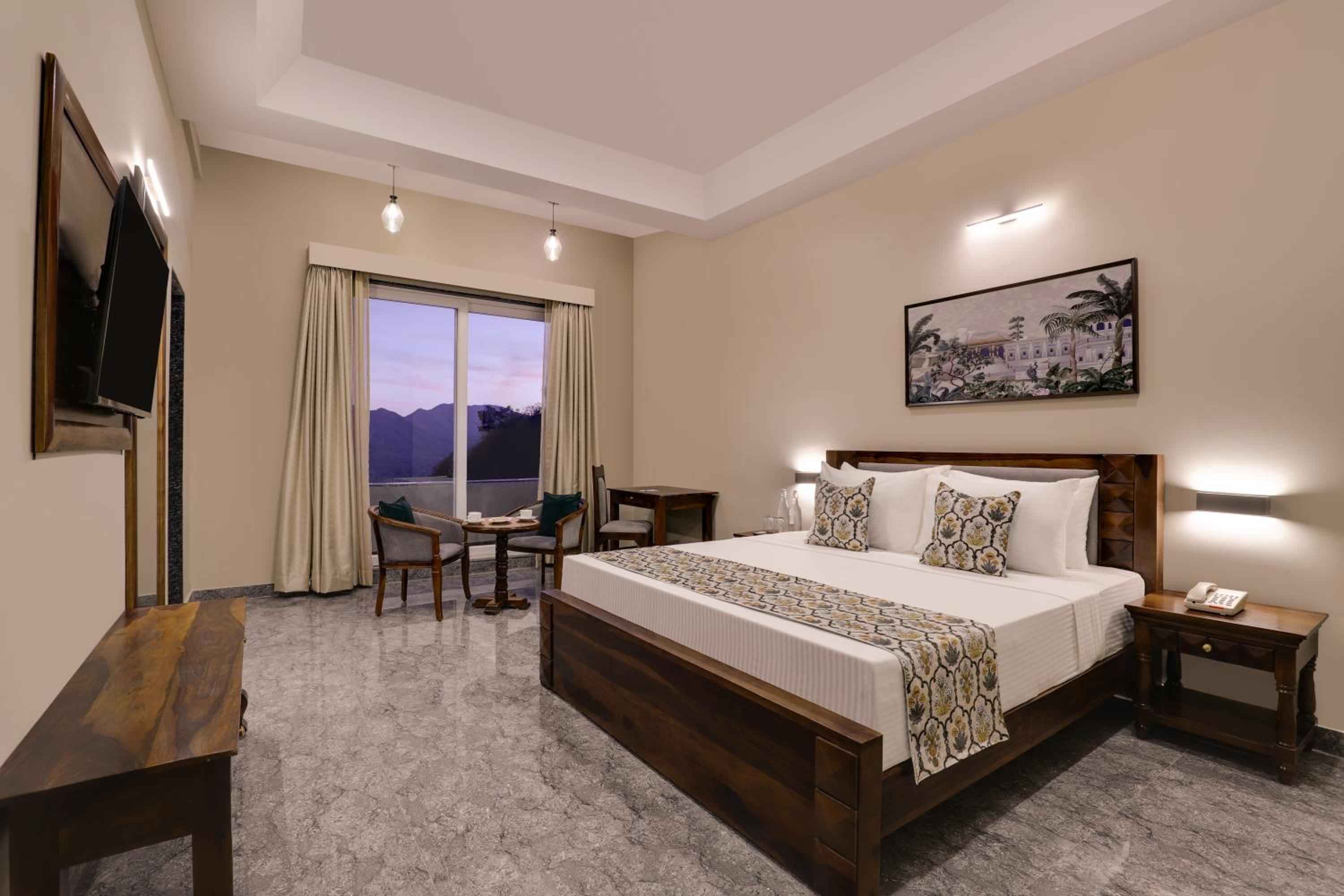 Deluxe King Room (Complimentary Welcome Drink on arrival) - Photo 9