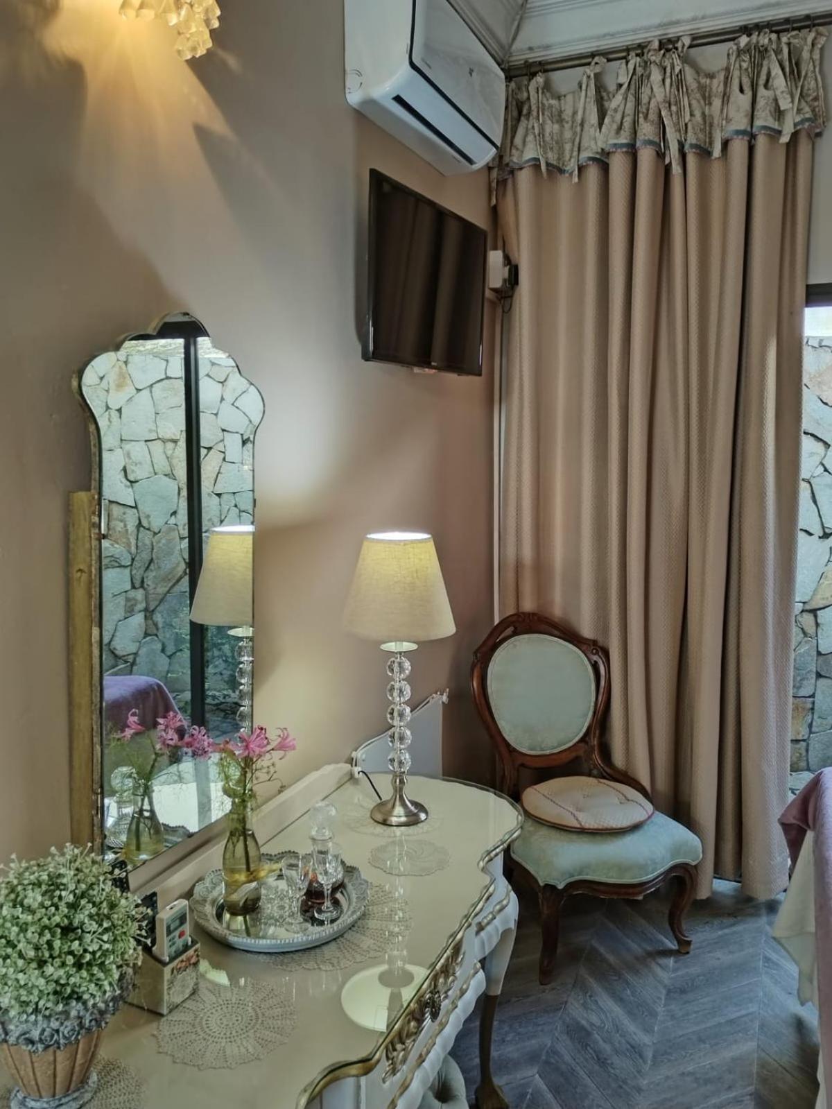 Superior Queen Room 5 - Photo 19