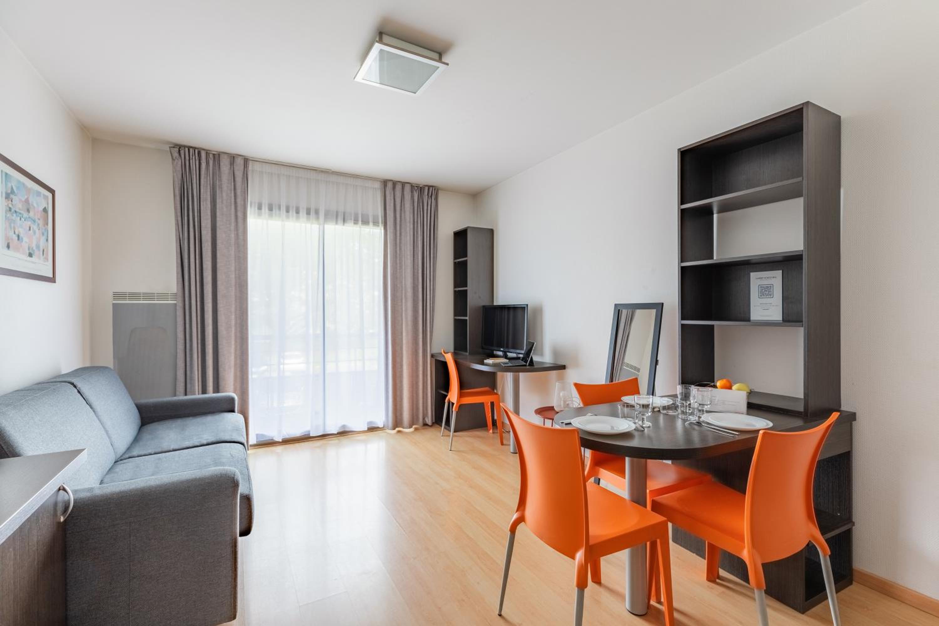 One-Bedroom Apartment - Photo 5