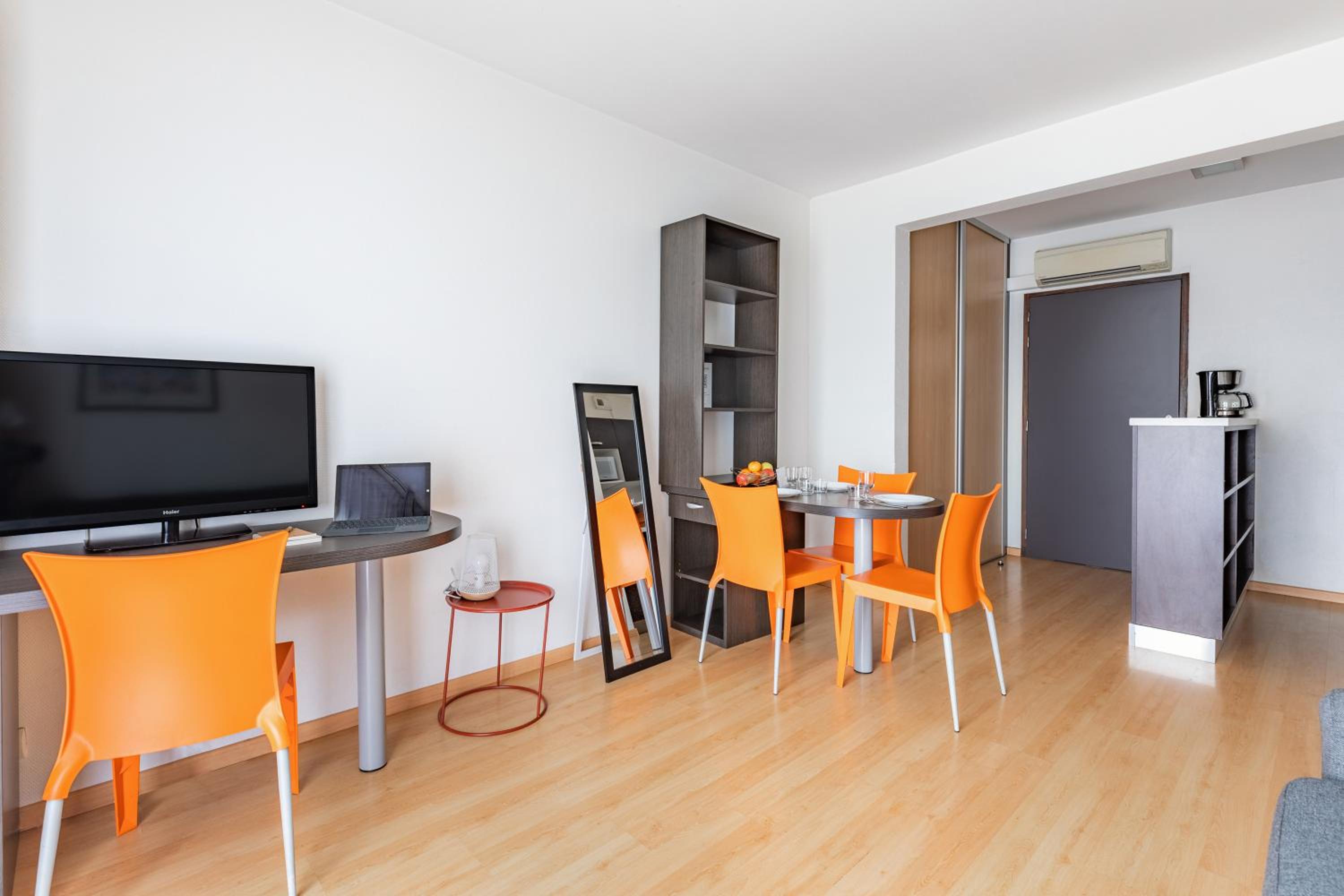 One-Bedroom Apartment - Photo 4