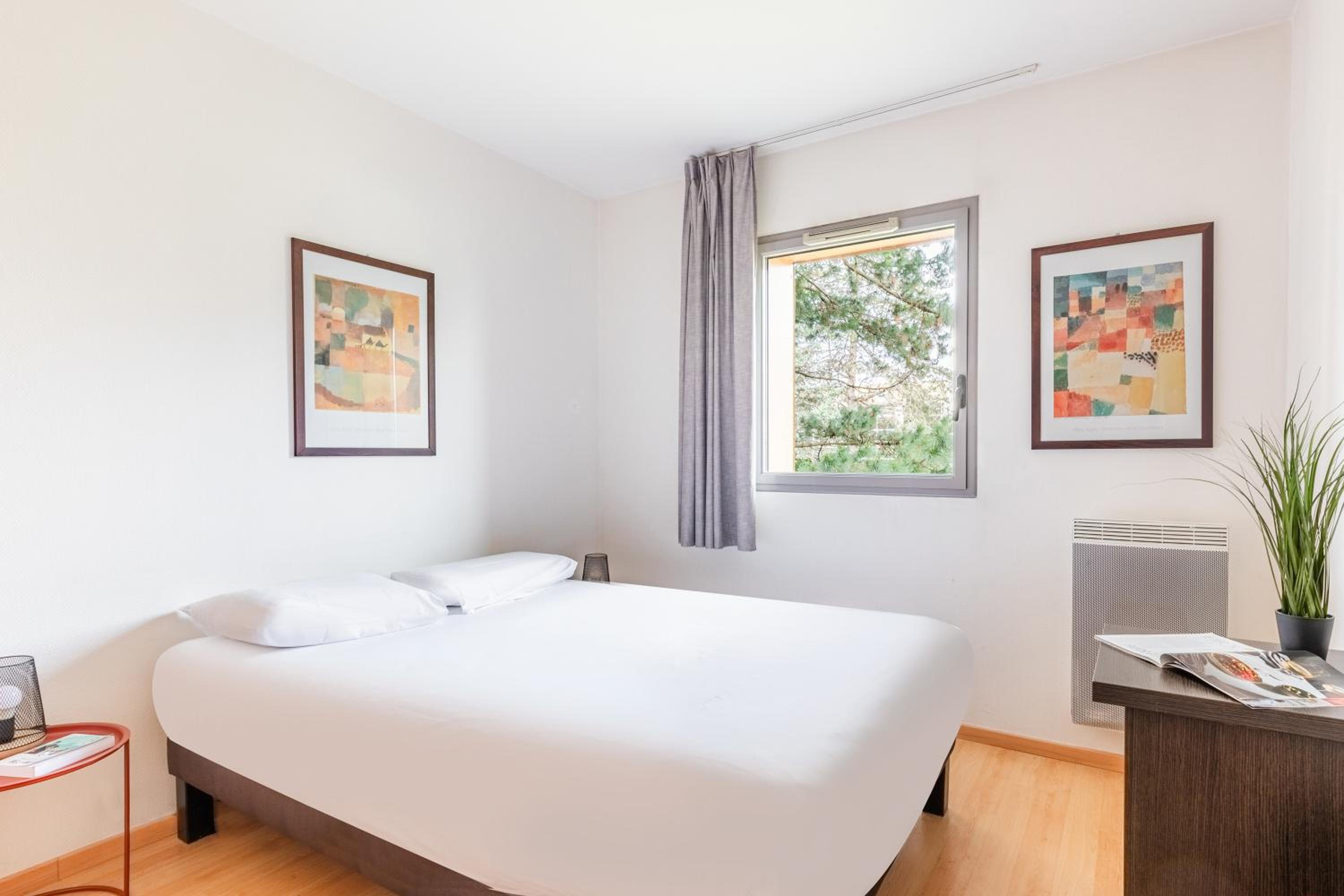 One-Bedroom Apartment - Photo 1