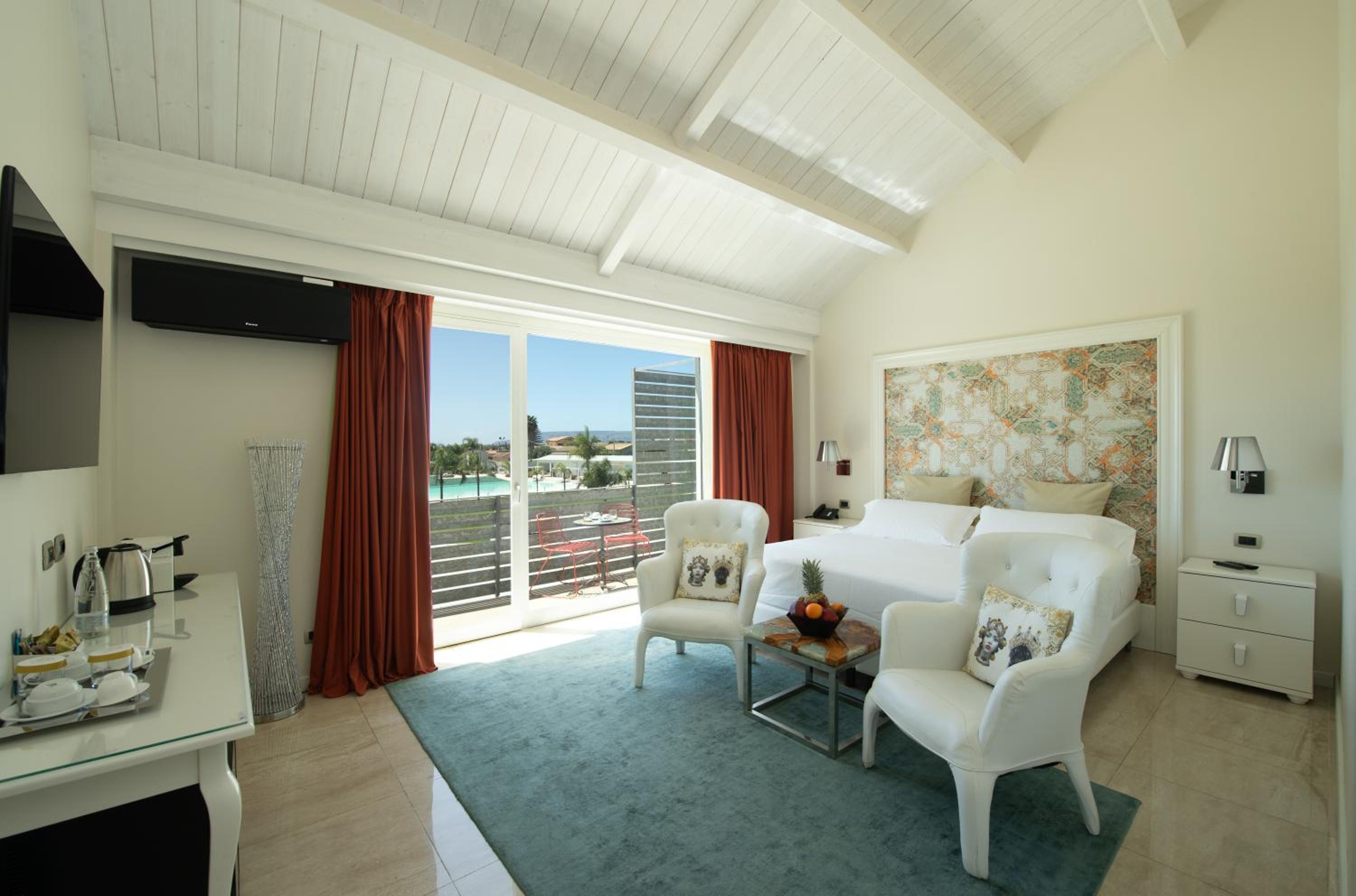 King Suite with Pool View