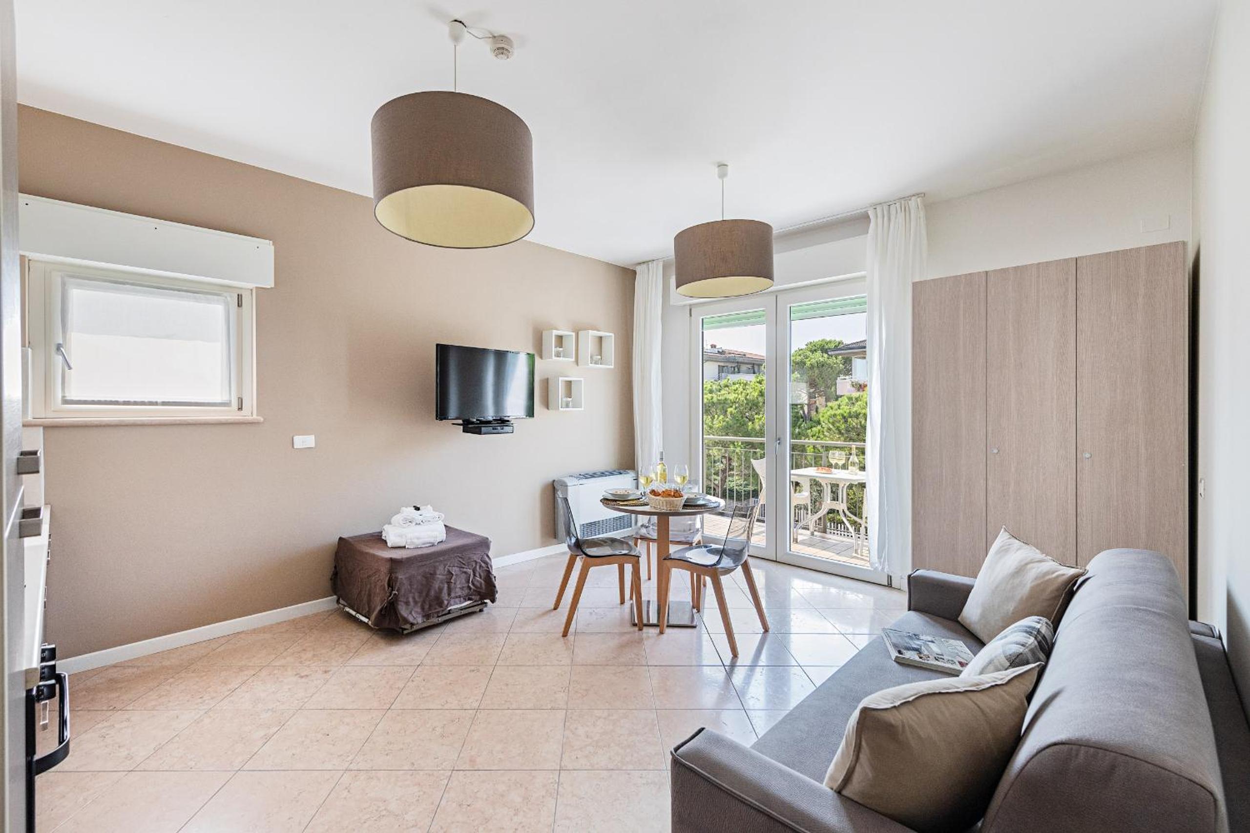 Studio Apartment With Balcony photo 3