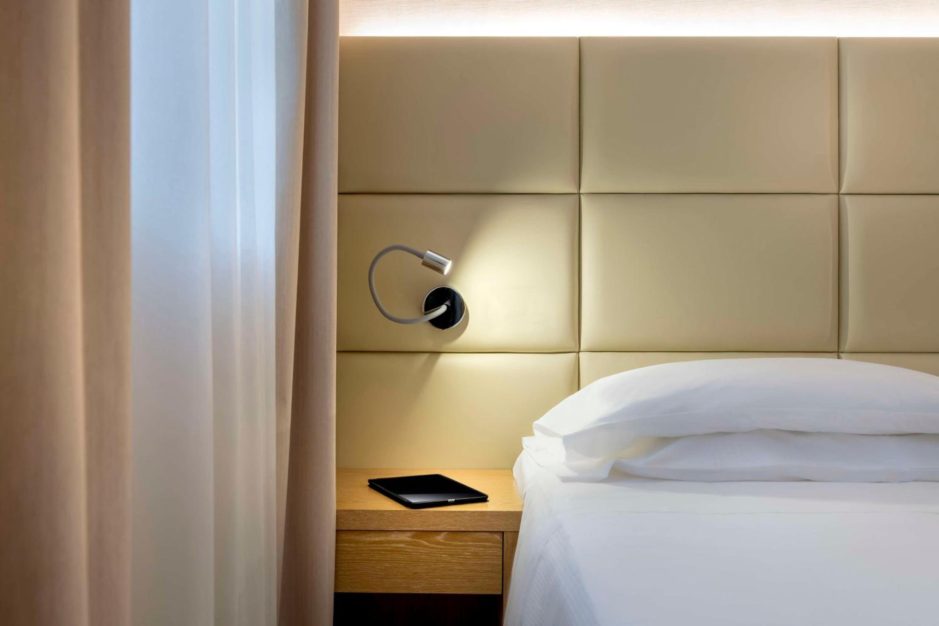 Superior King Room - Non-Smoking - Photo 1