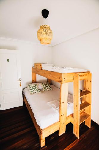 Basic Triple Room with Shared Bathroom