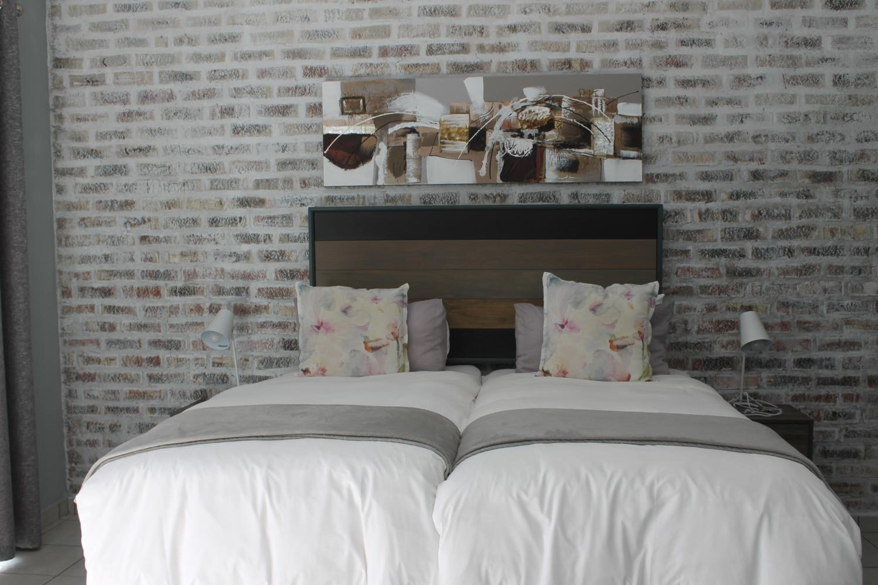 Comfort Queen Room - Photo 2