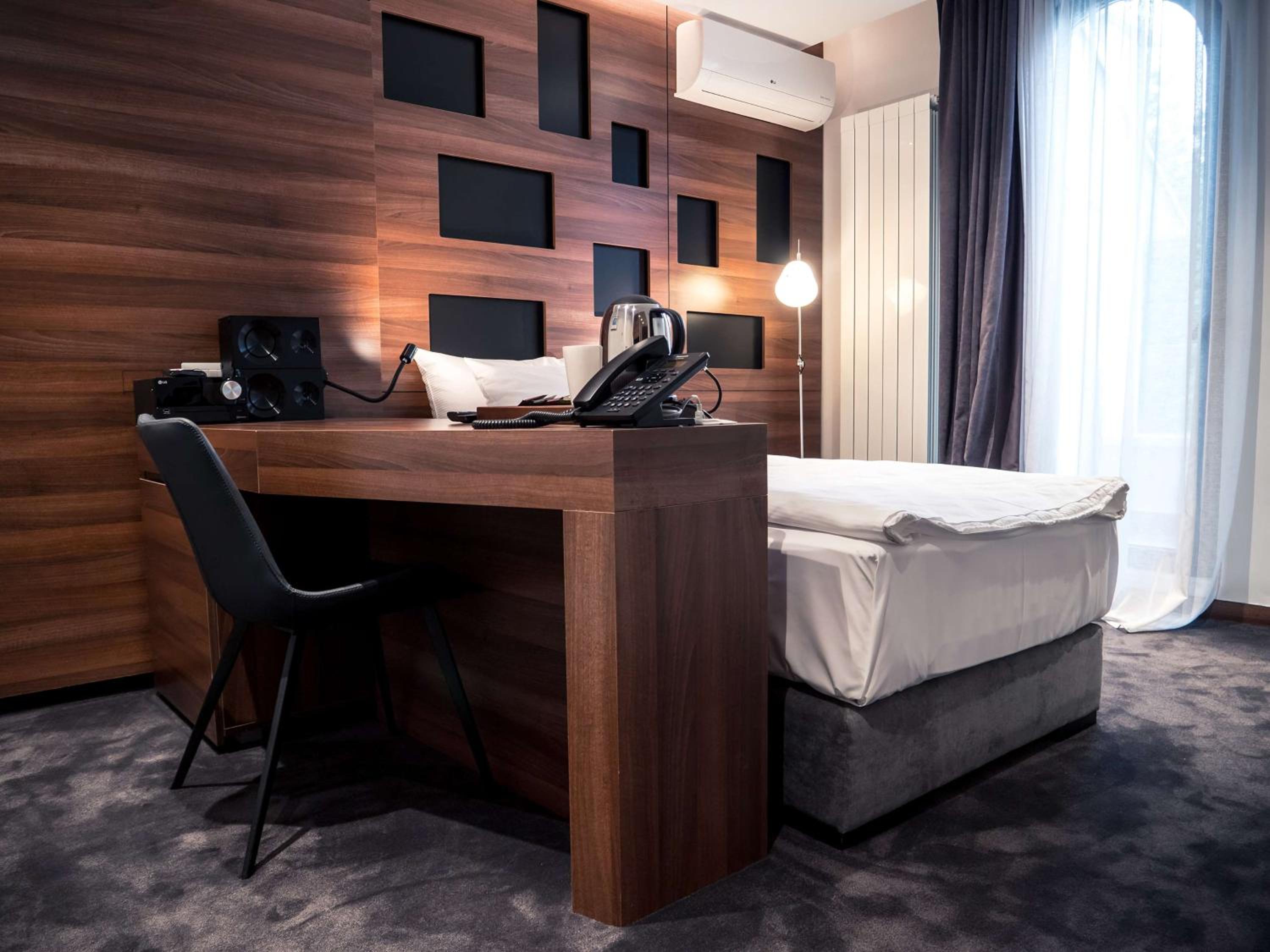 Comfort Queen Room photo 2