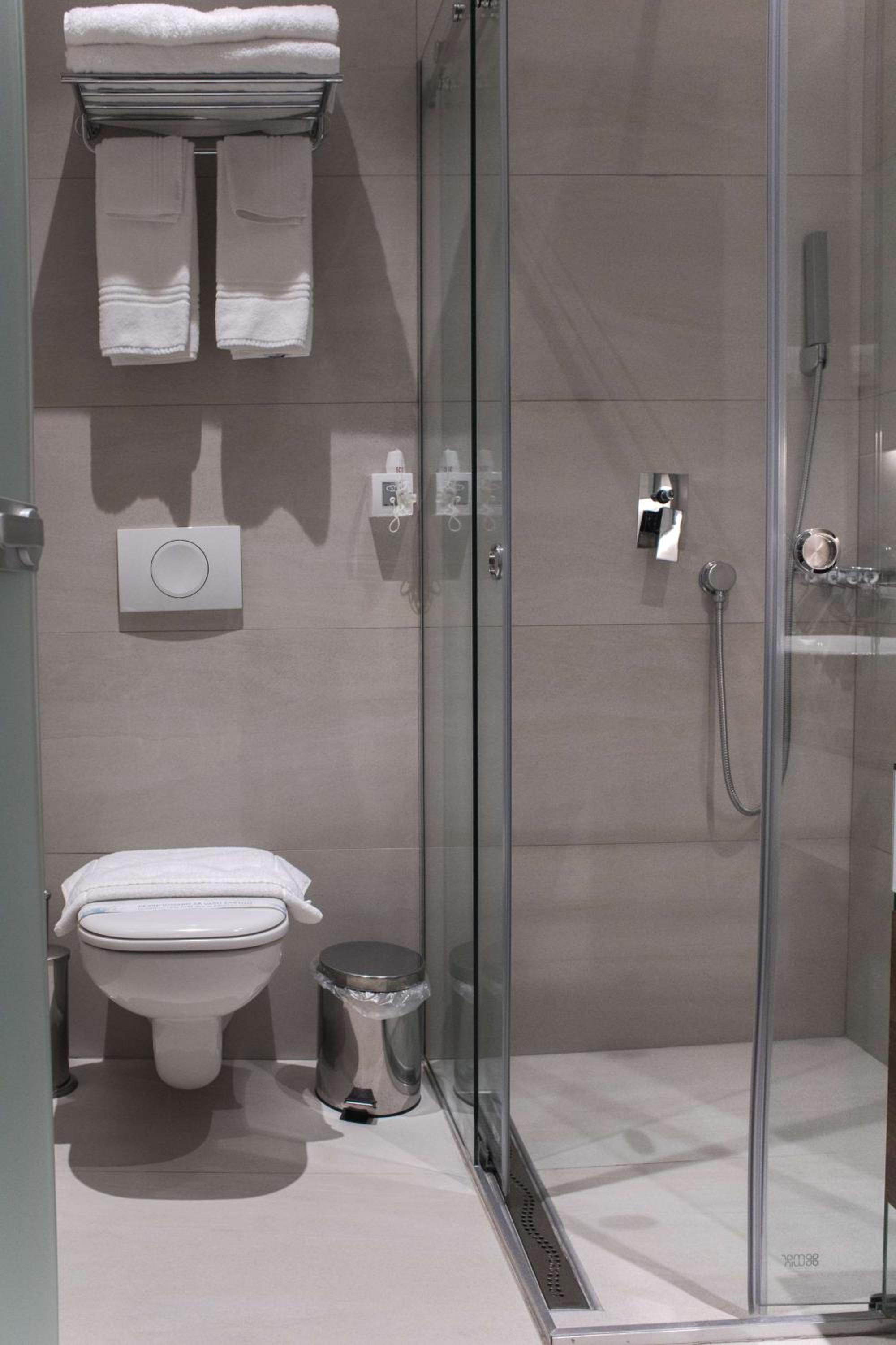 Deluxe King Room photo 3