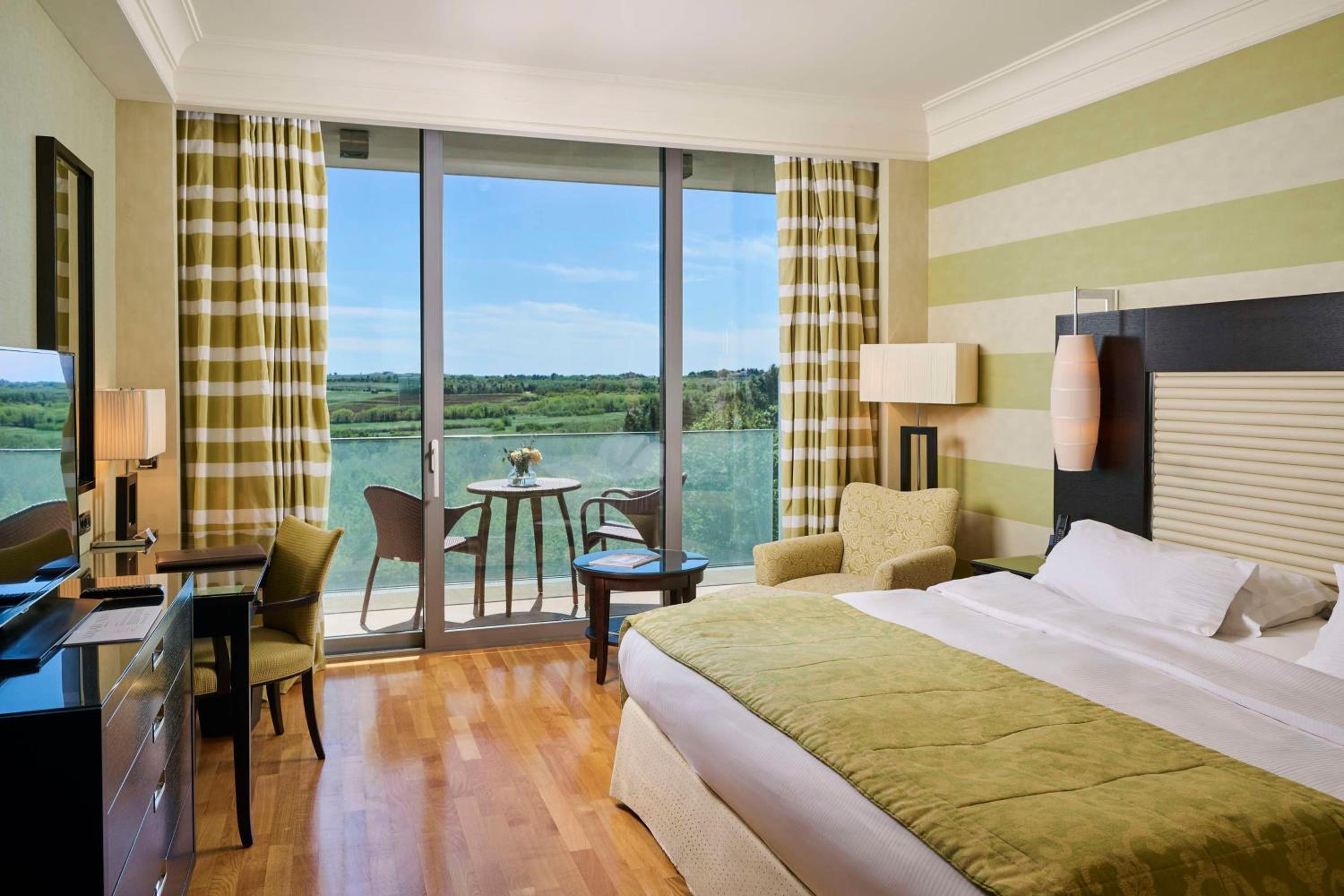 Olive Garden View Room