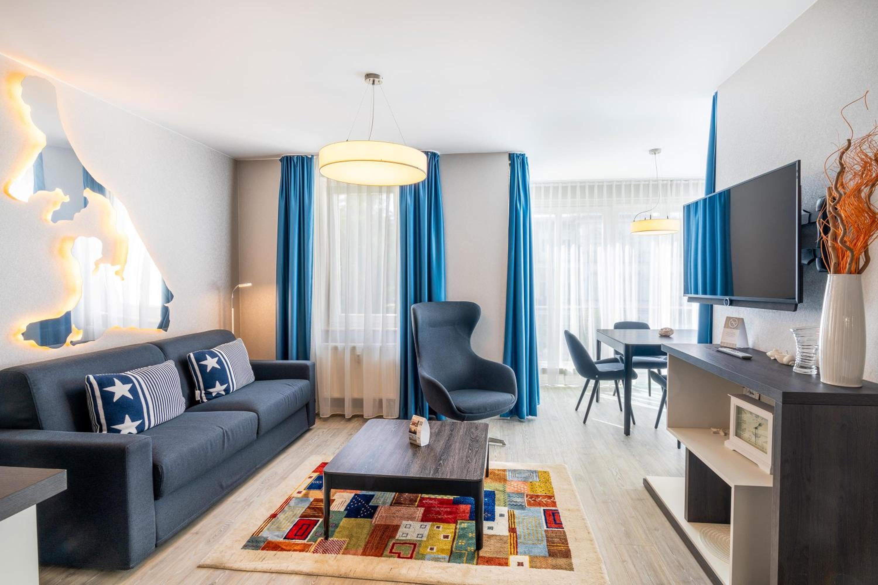 One-Bedroom Apartment with City View thumbnail 5