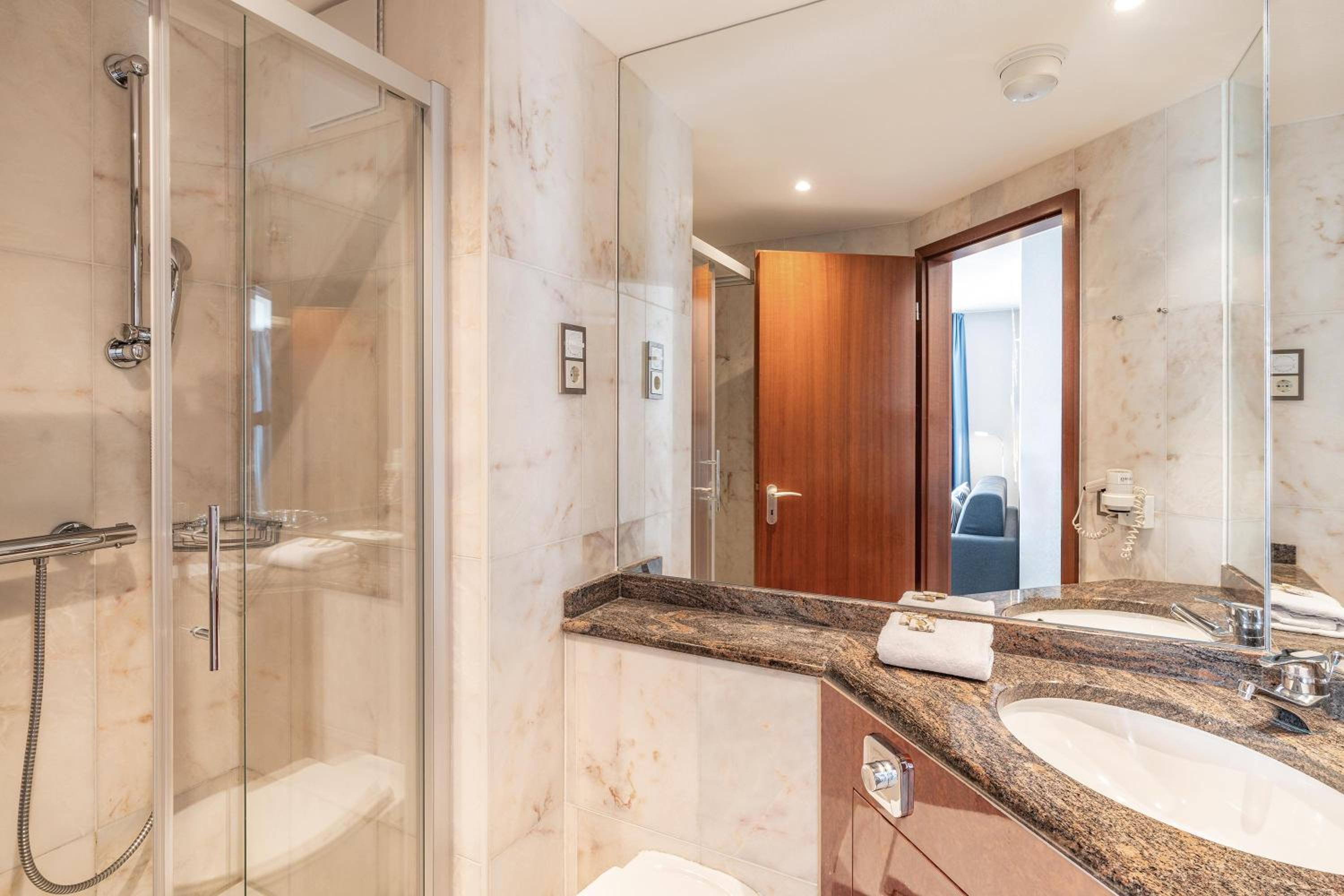 One-Bedroom Apartment with City View