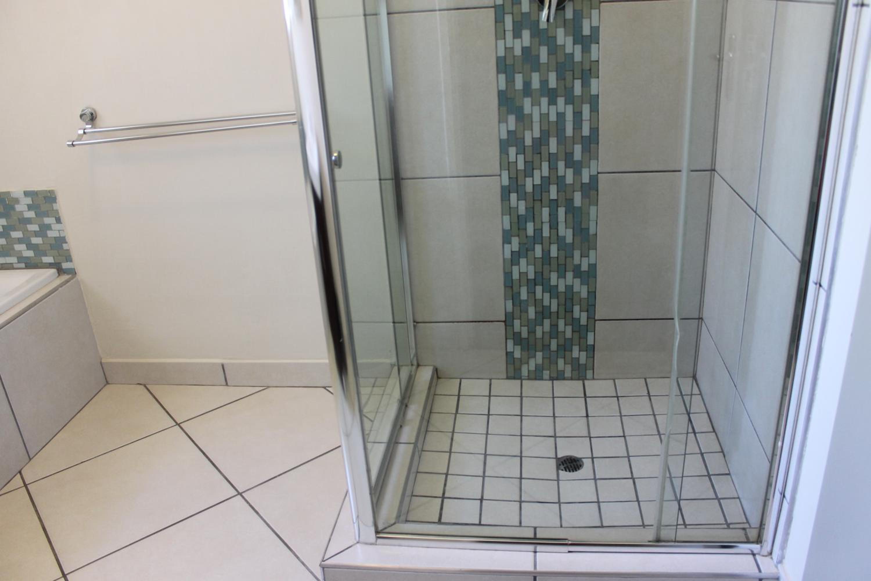 Apartment With Shared Bathroom photo 3