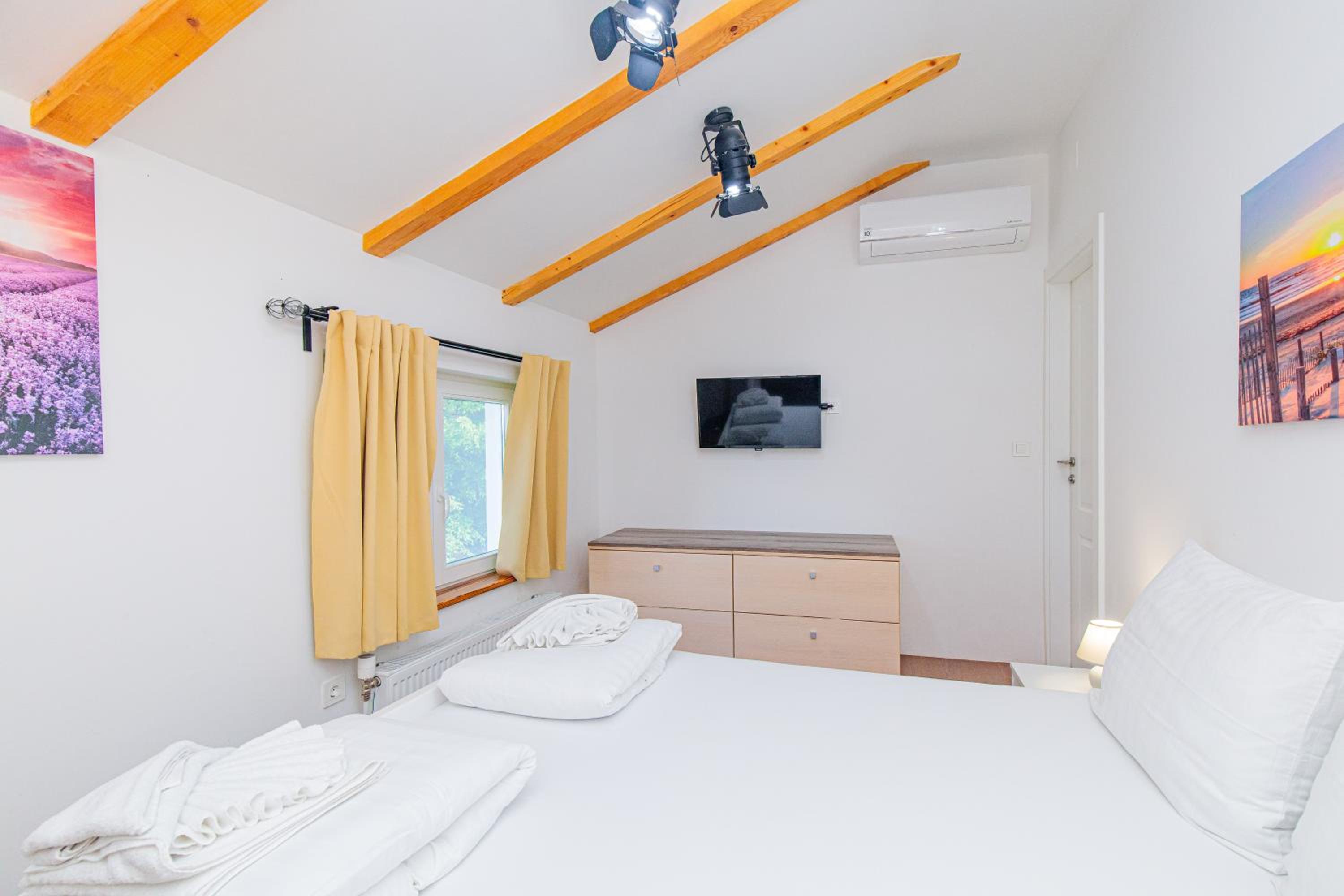Three-Bedroom Villa photo 1