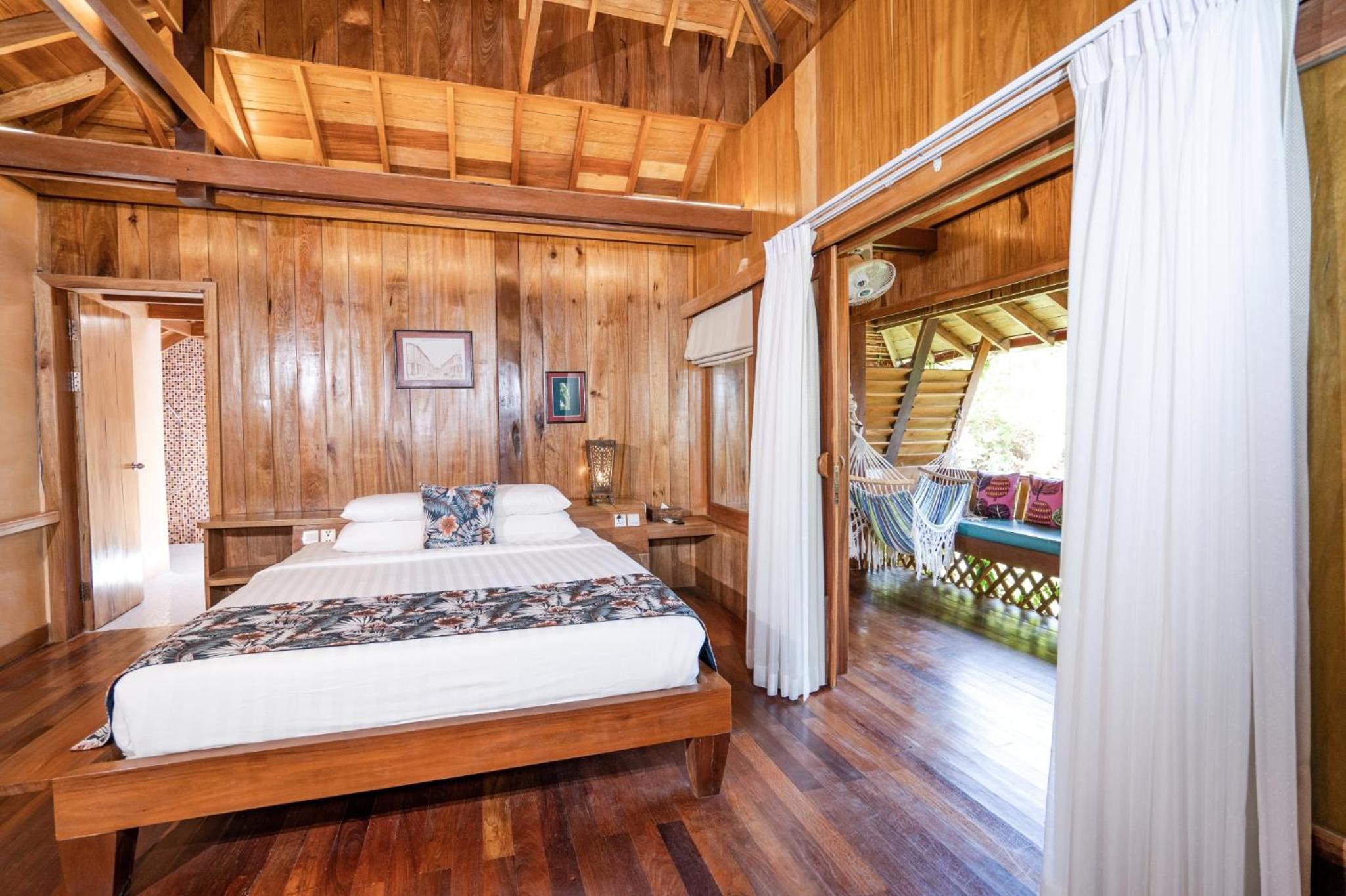 Suite Wooden Bungalow